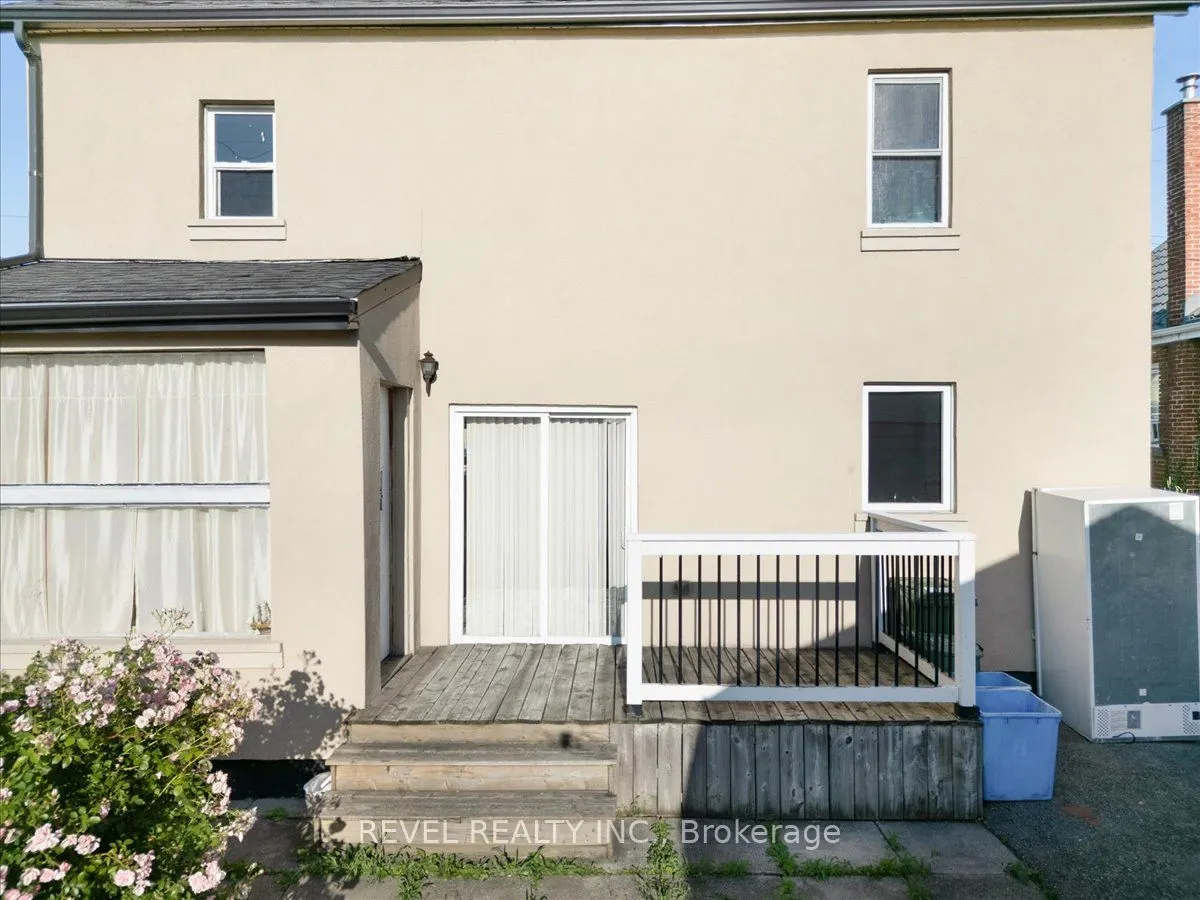 233 Normanhurst Avenue
