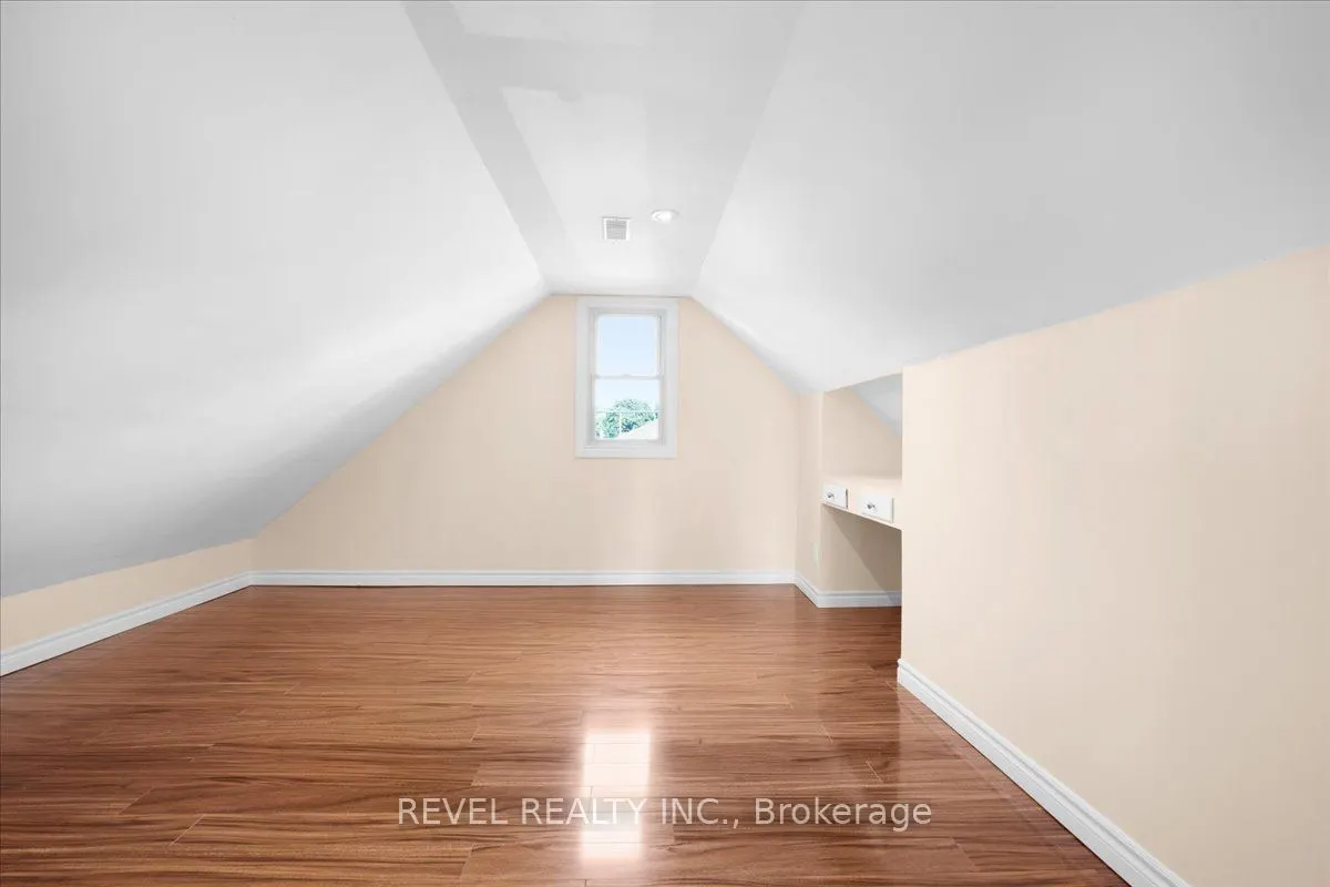 233 Normanhurst Avenue