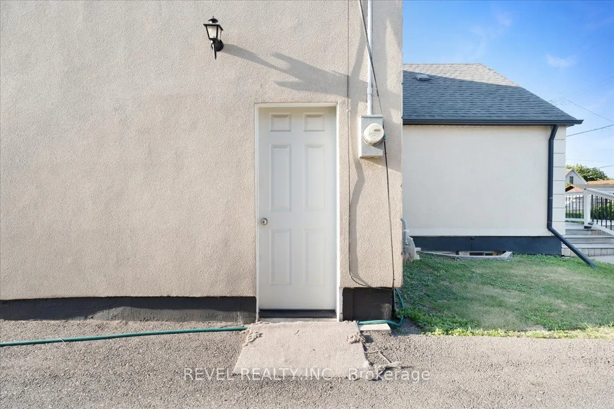 233 Normanhurst Avenue