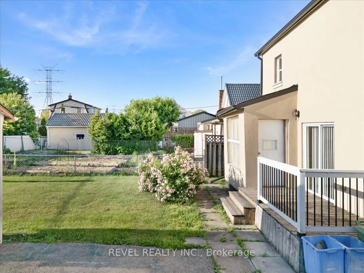 233 Normanhurst Avenue