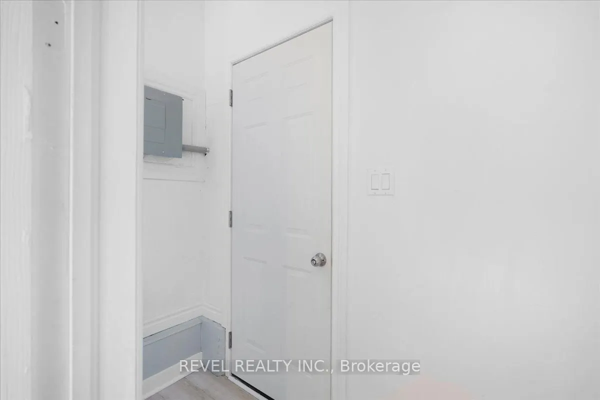 233 Normanhurst Avenue
