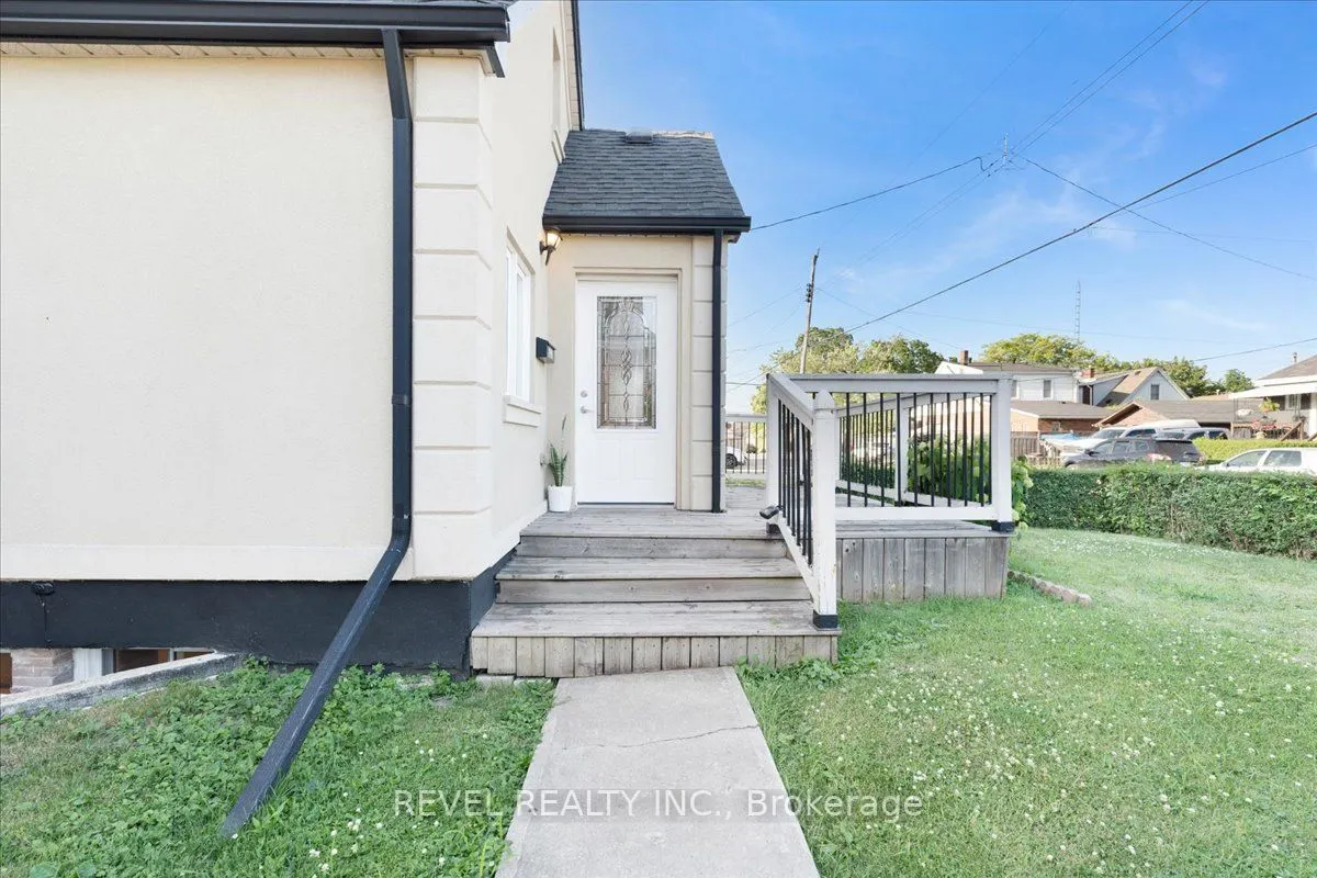 233 Normanhurst Avenue