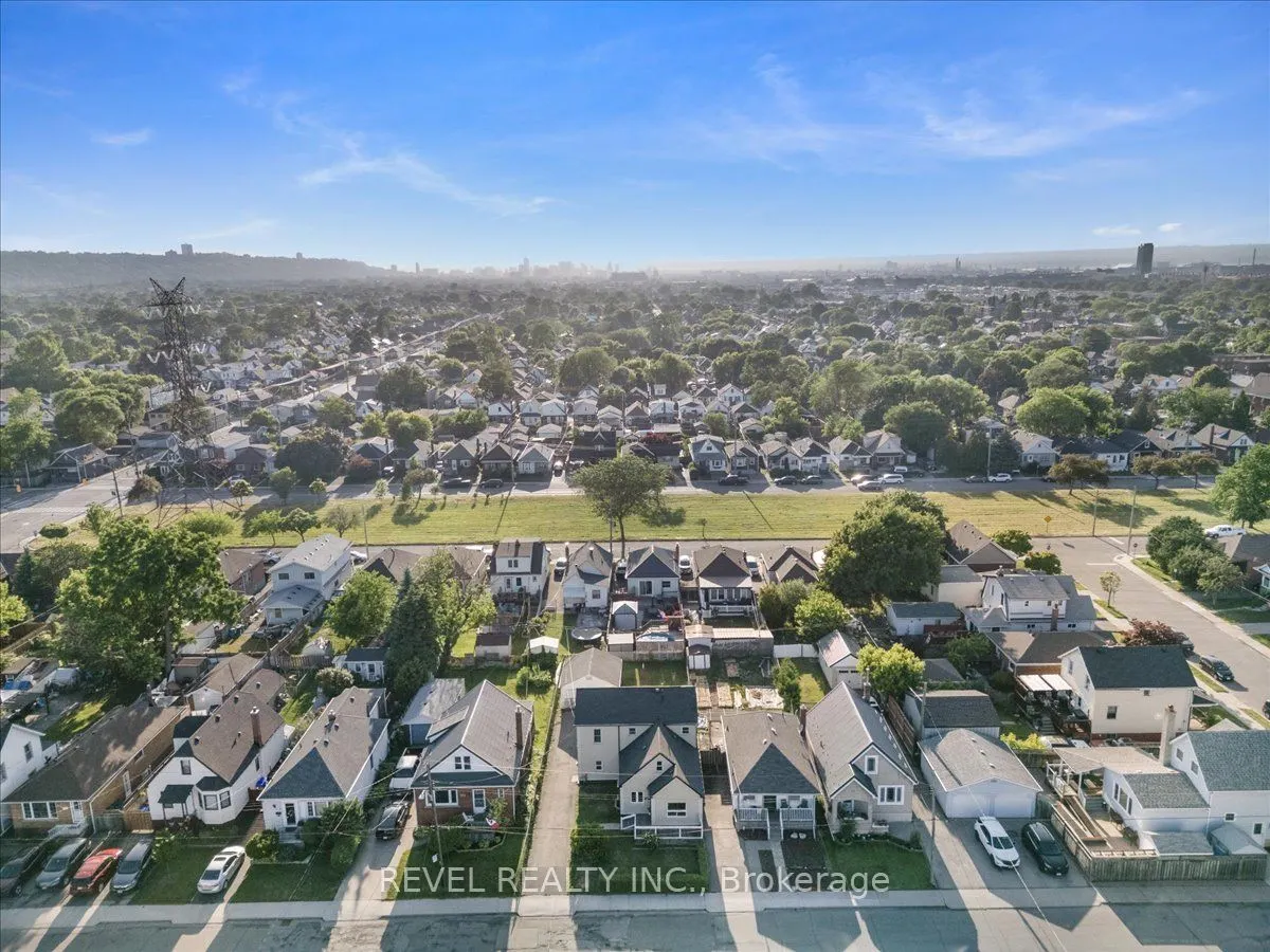 233 Normanhurst Avenue