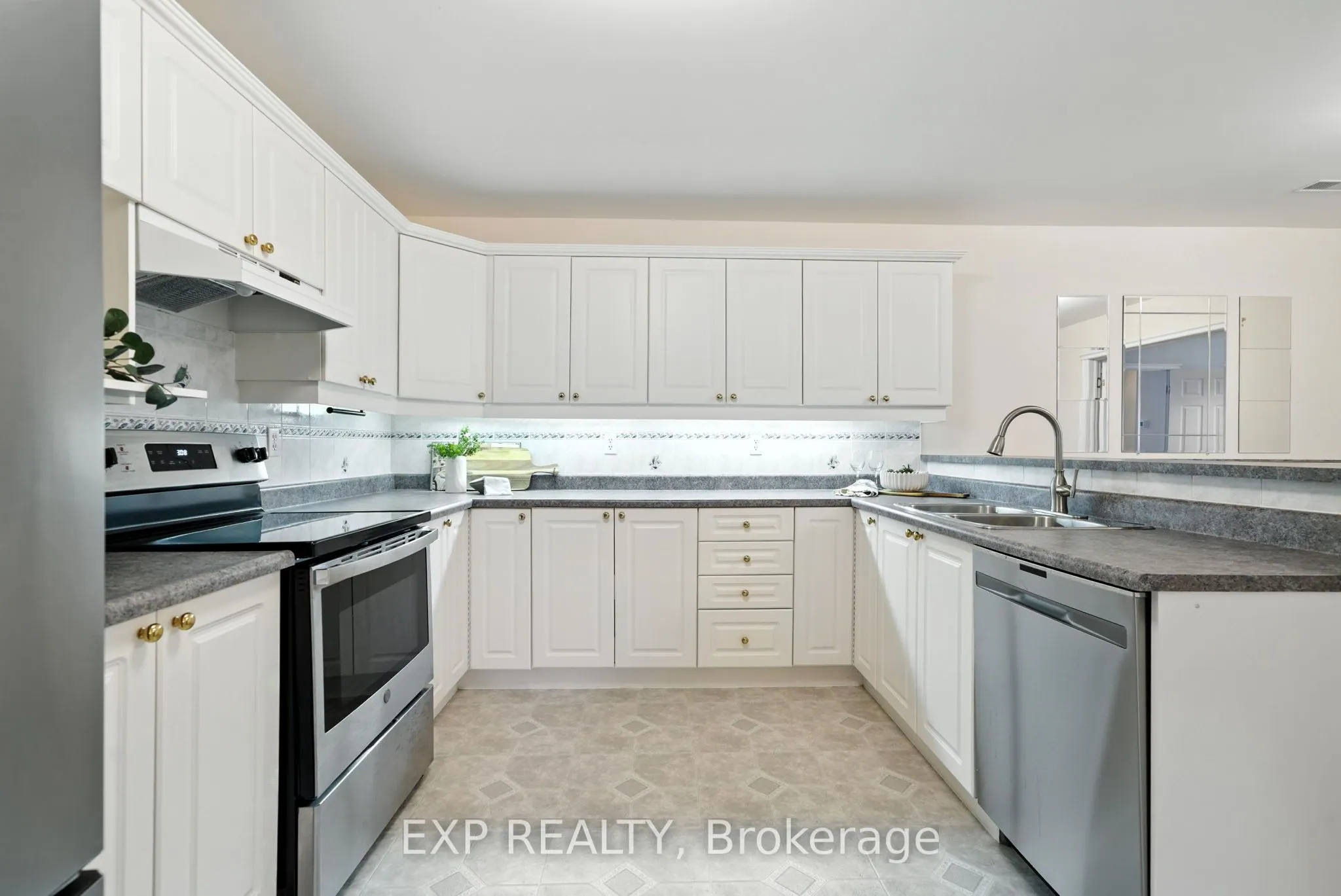 245 Elgin Street W, #511