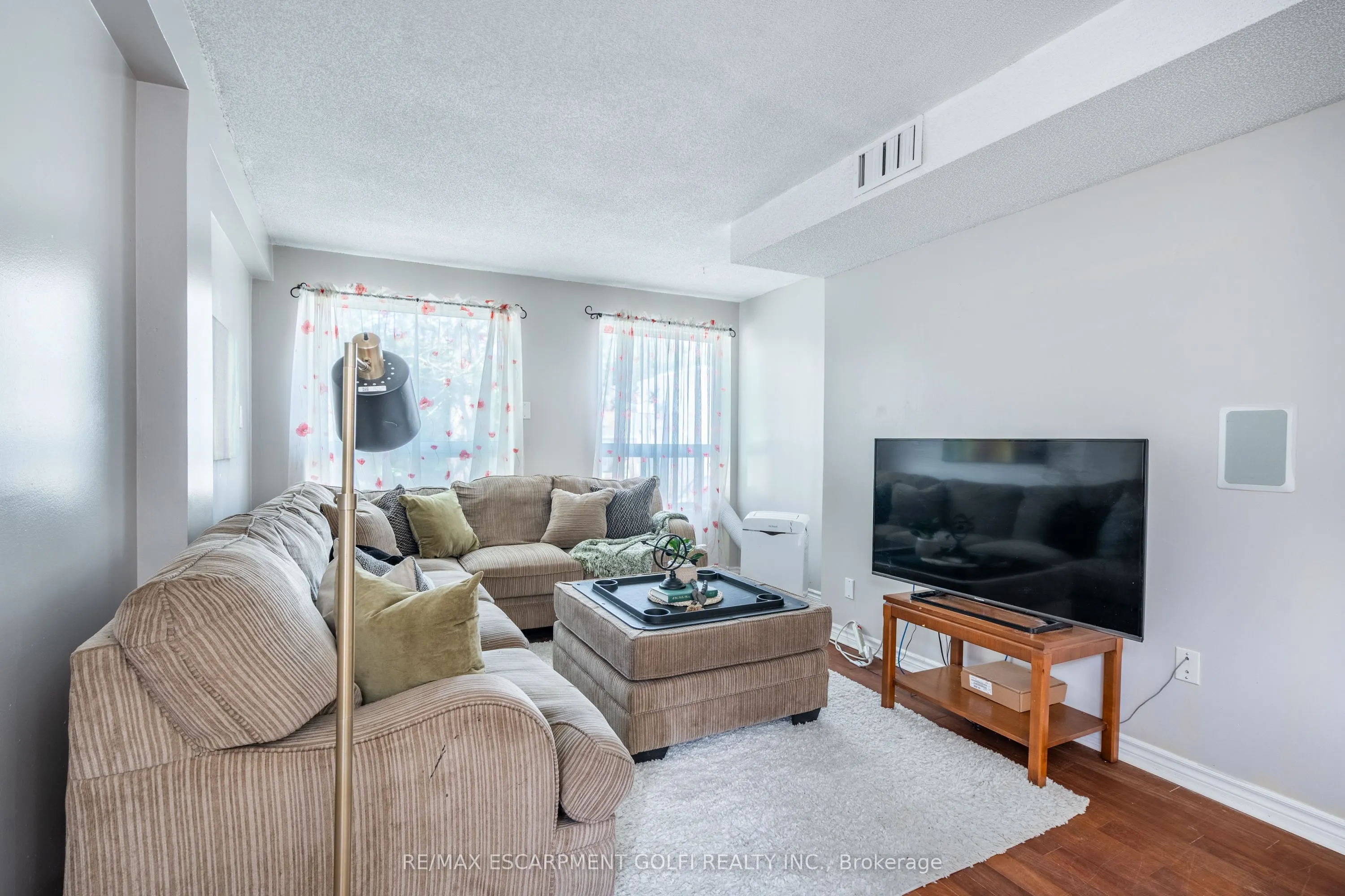 4872 Valley Way, #101