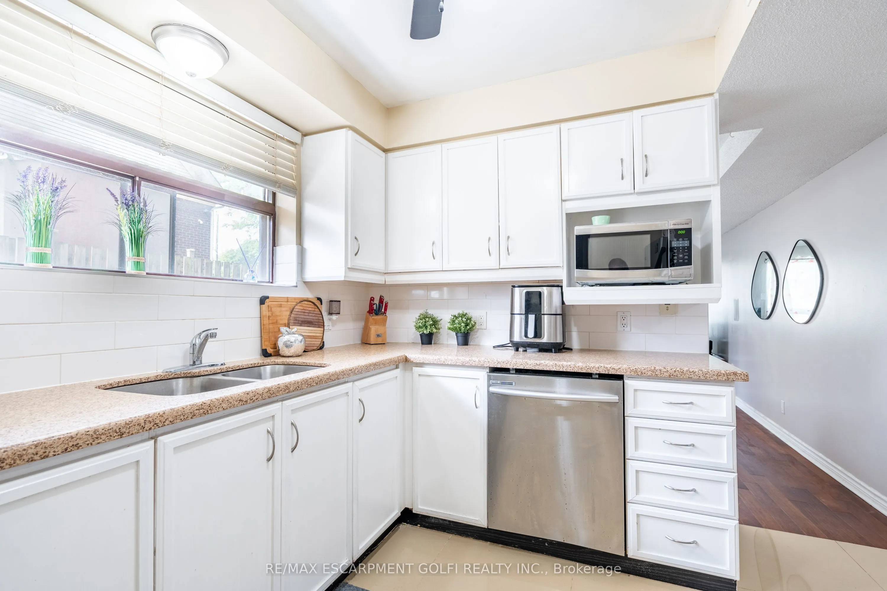 4872 Valley Way, #101