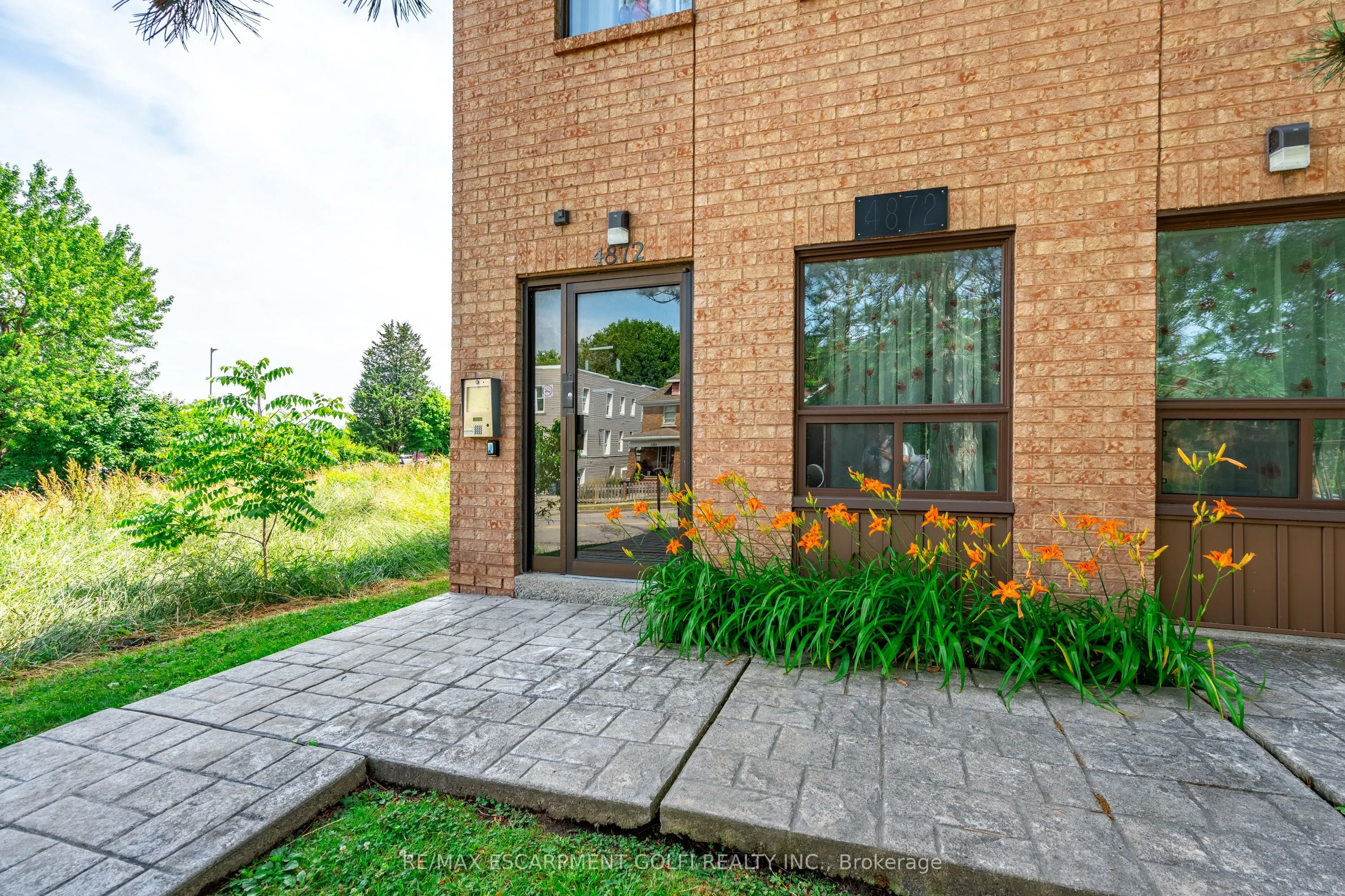 4872 Valley Way, #101