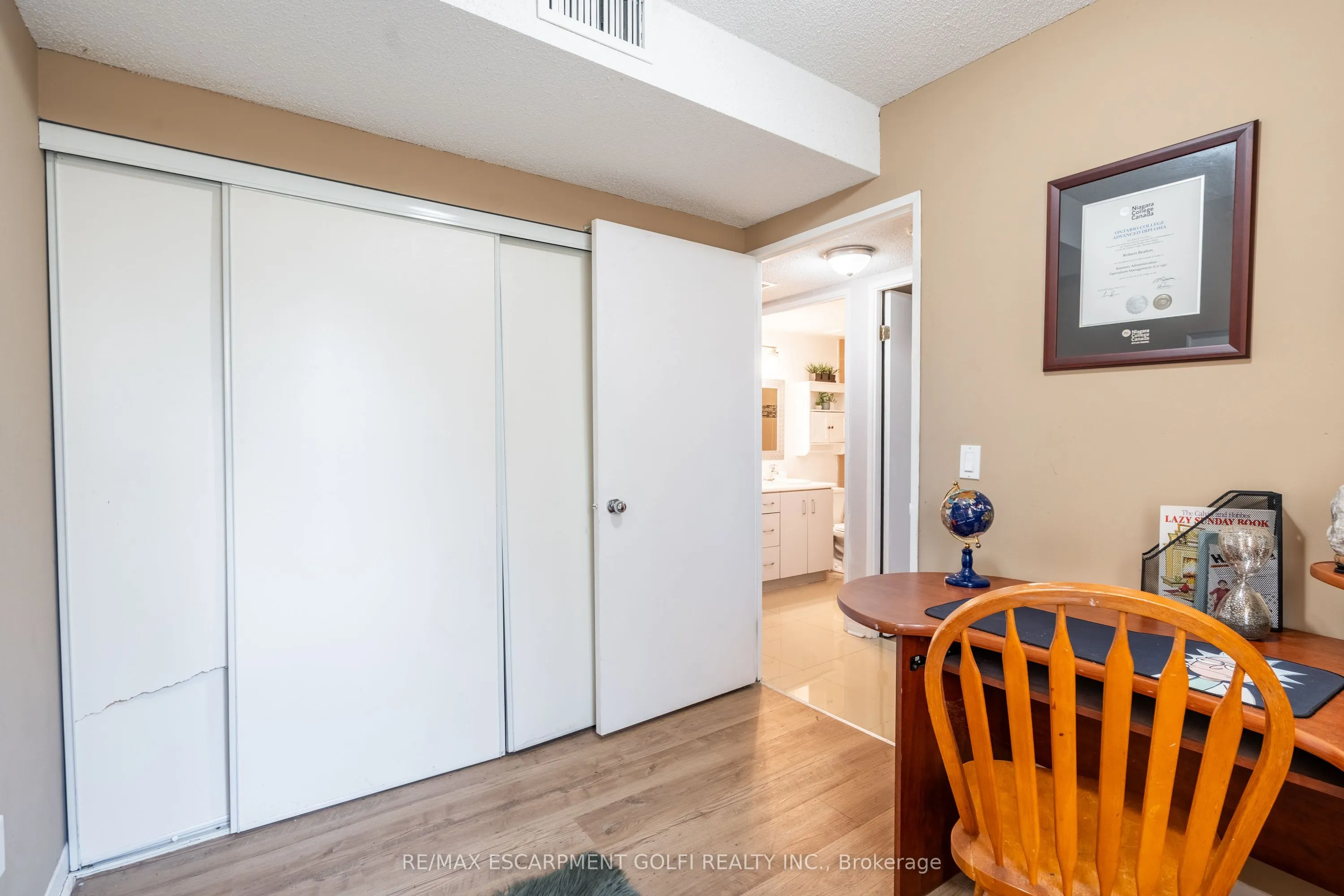 4872 Valley Way, #101