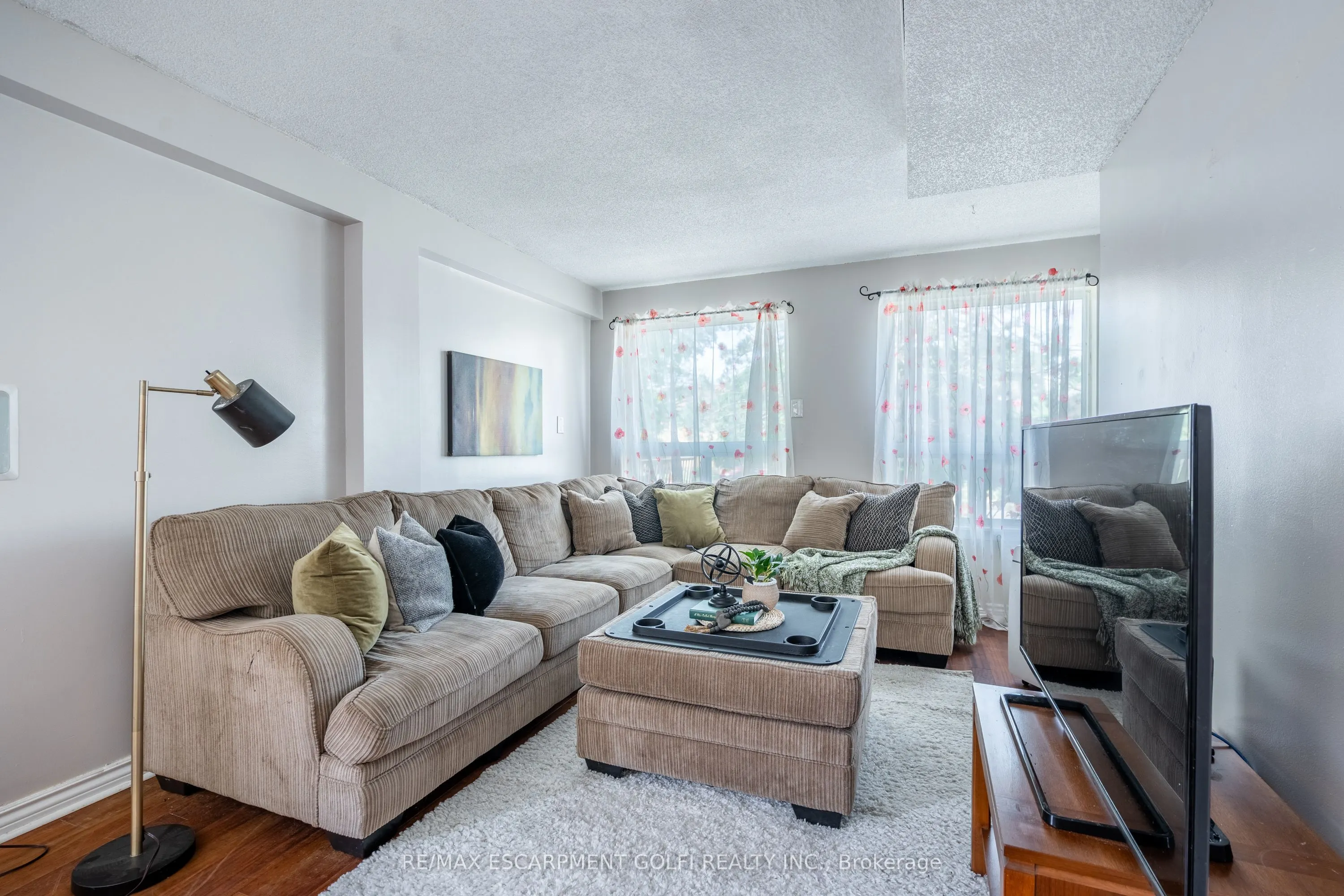 4872 Valley Way, #101