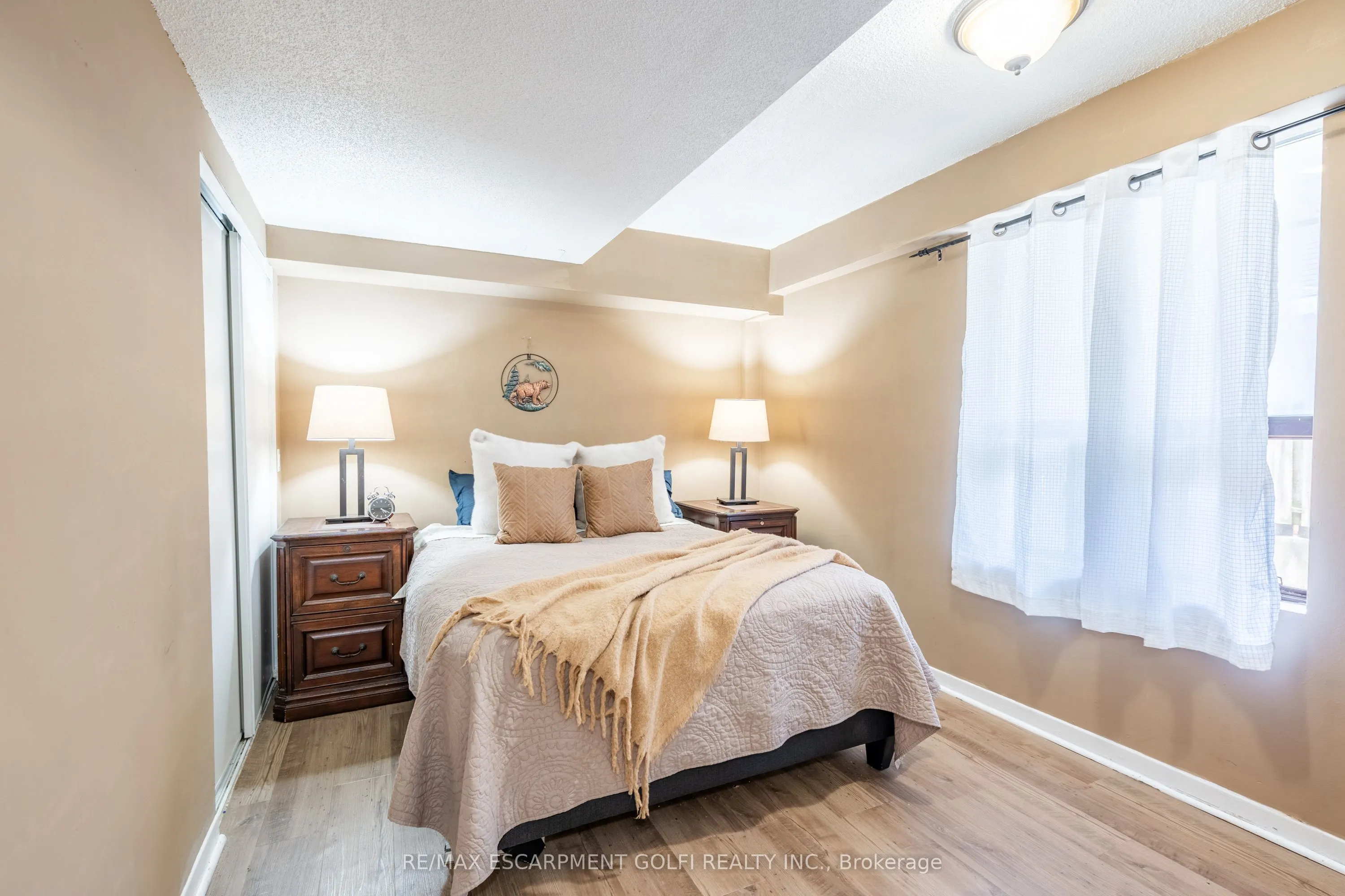 4872 Valley Way, #101