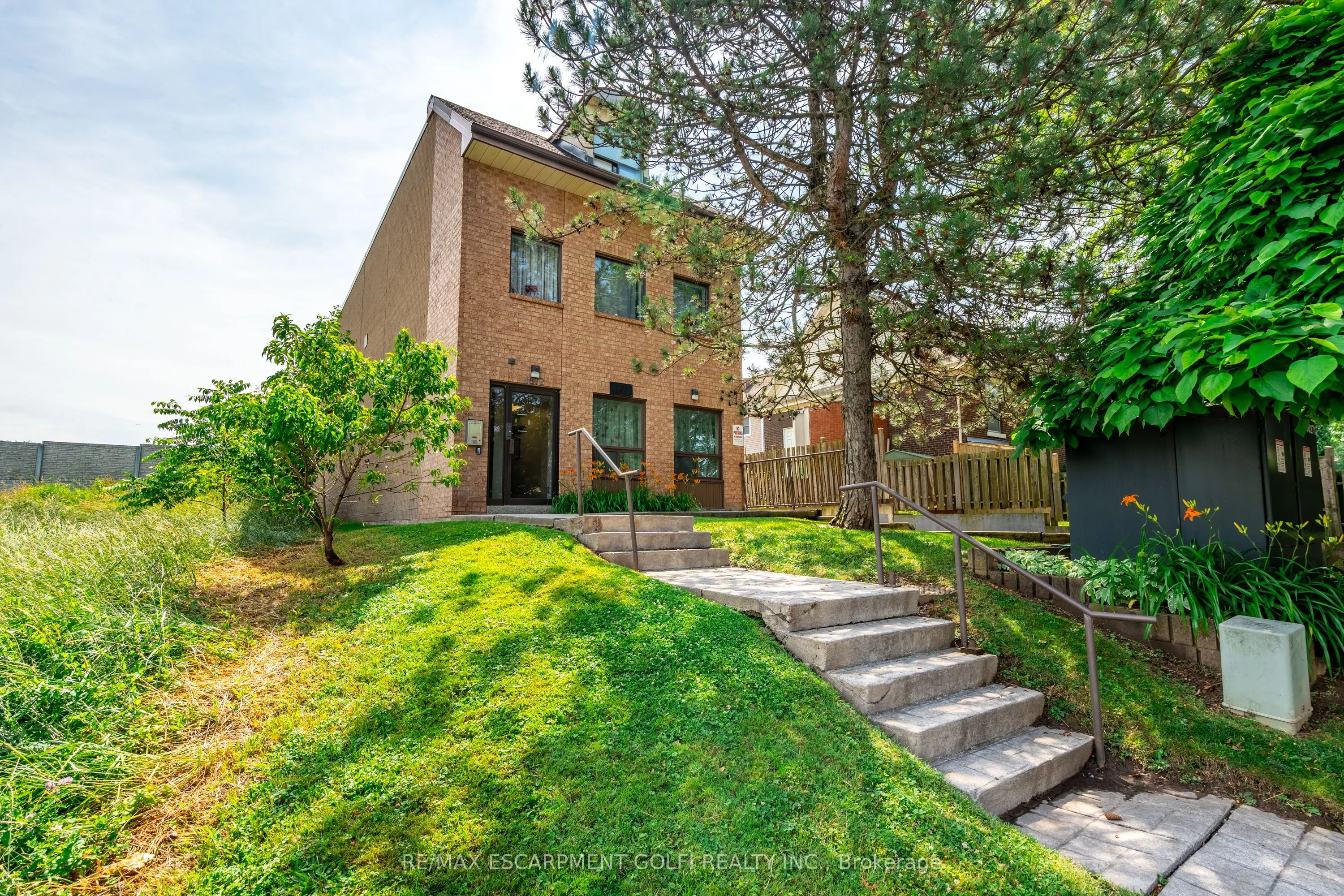 4872 Valley Way, #101
