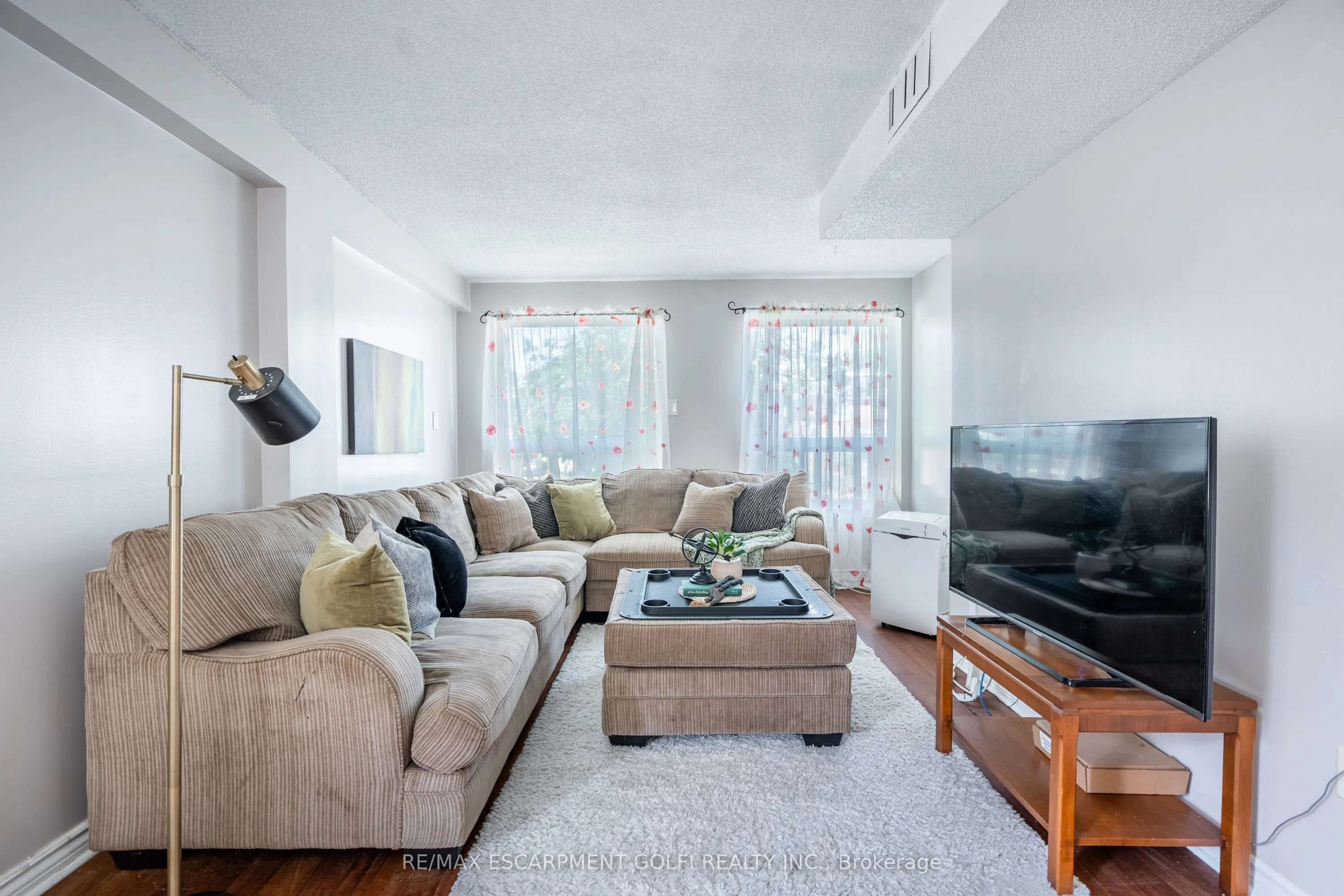 4872 Valley Way, #101