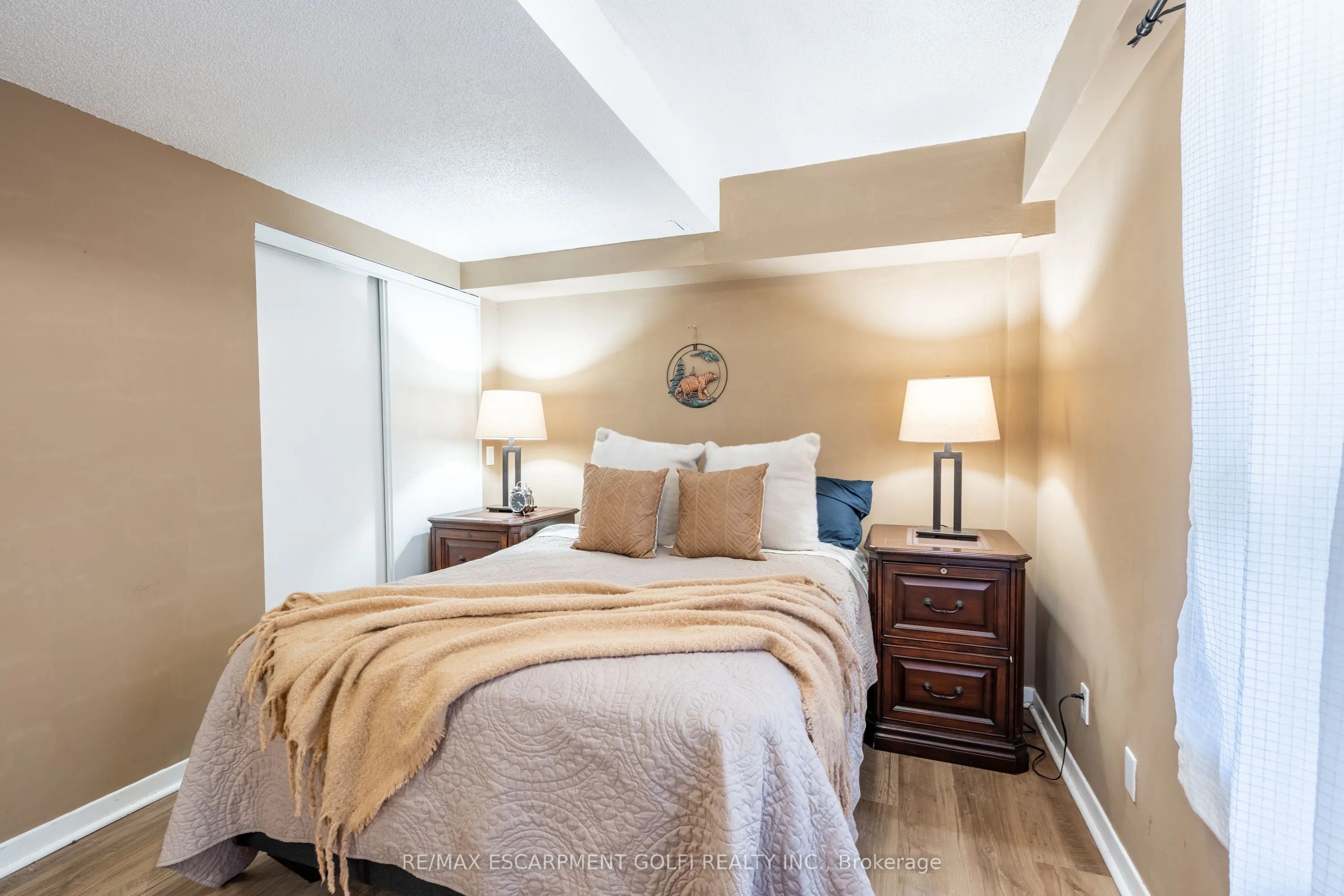 4872 Valley Way, #101
