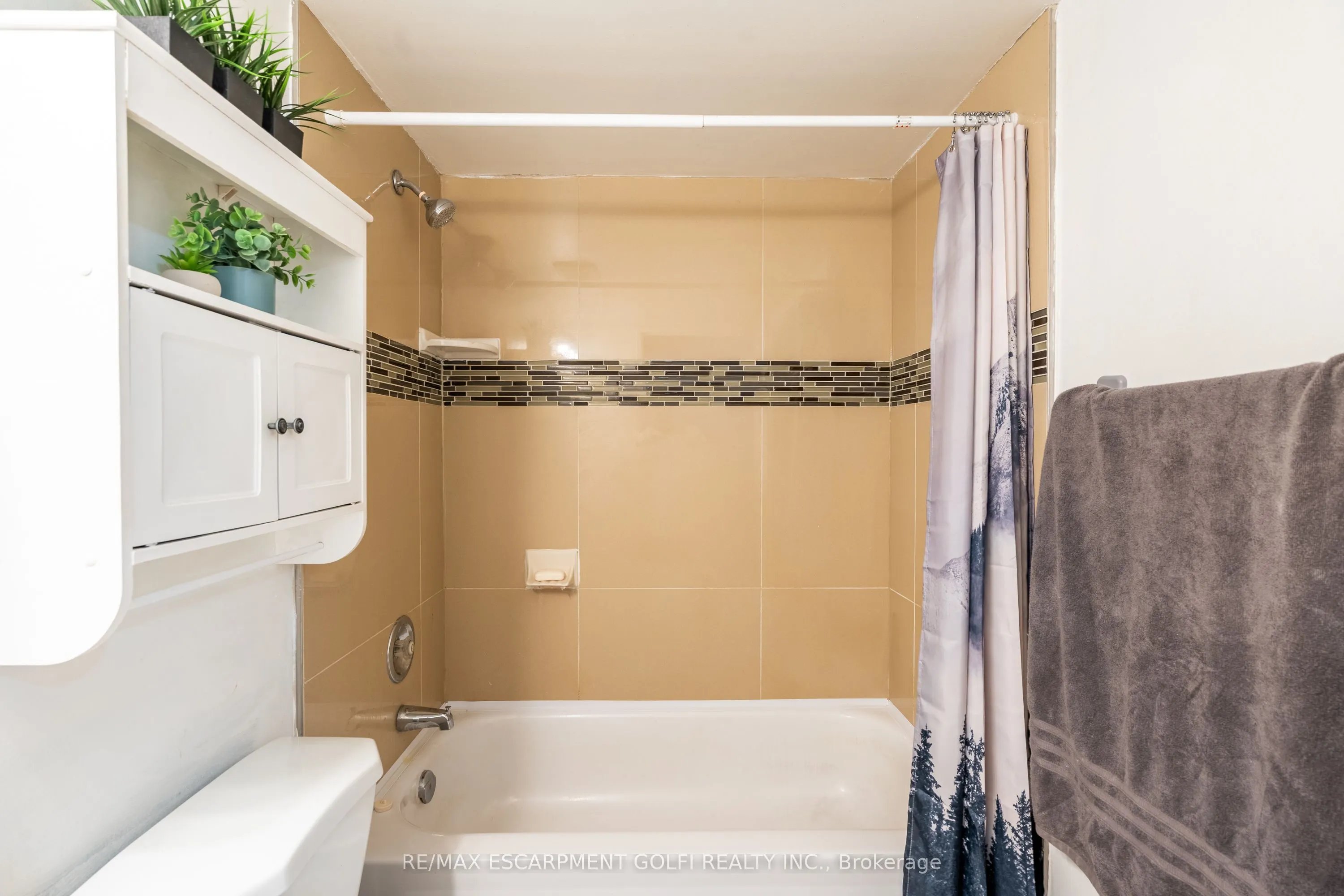 4872 Valley Way, #101