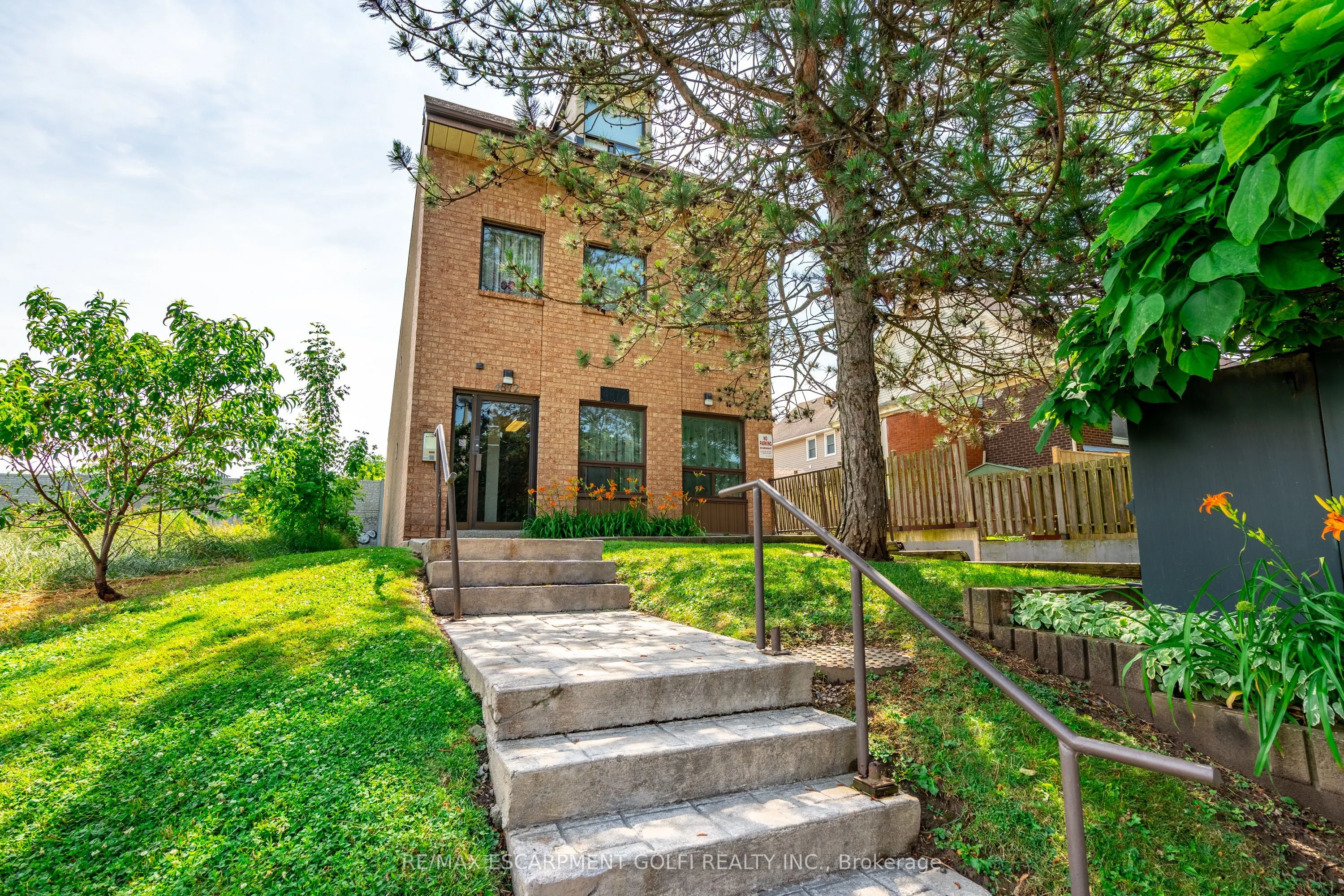 4872 Valley Way, #101