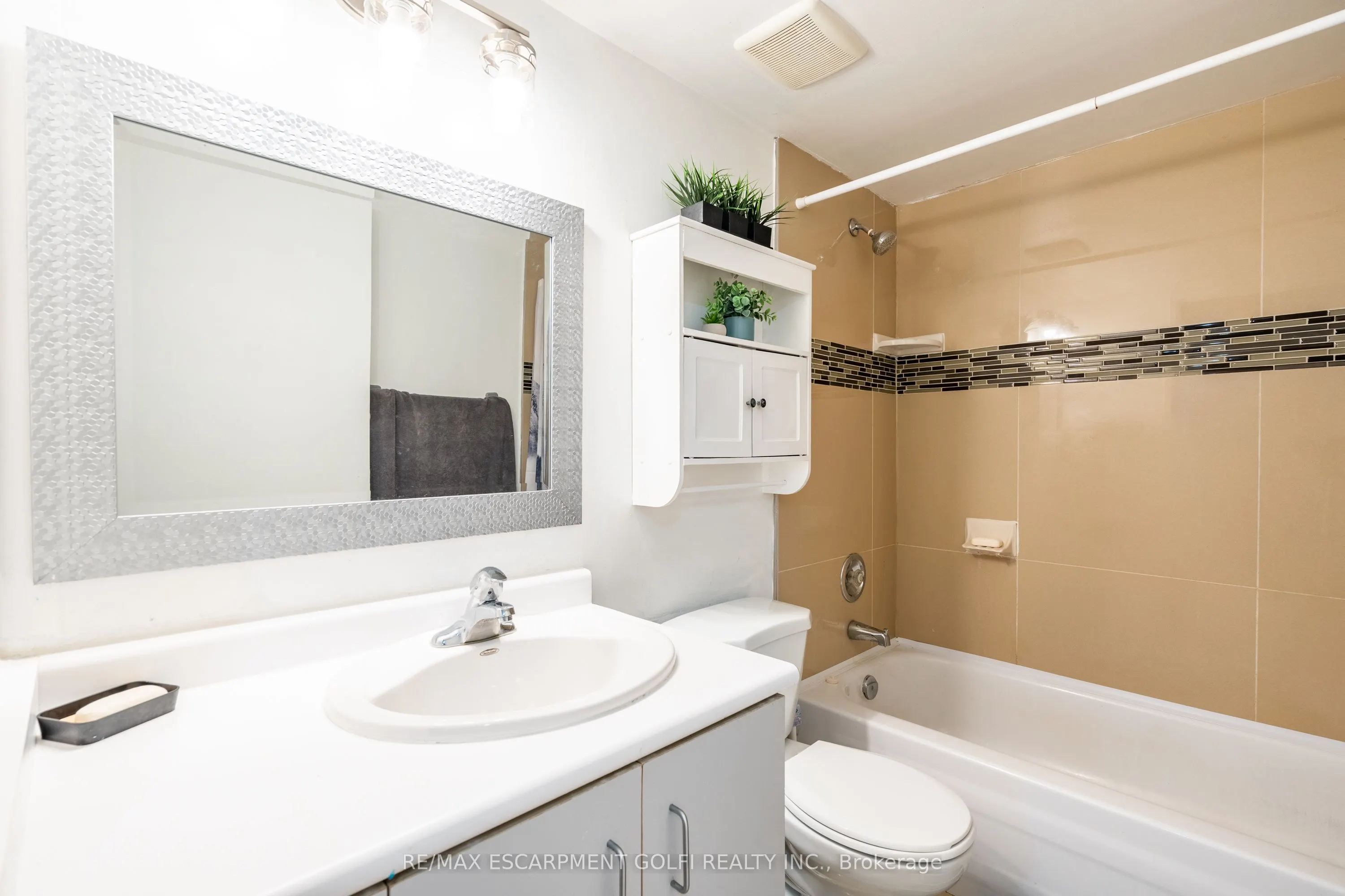 4872 Valley Way, #101