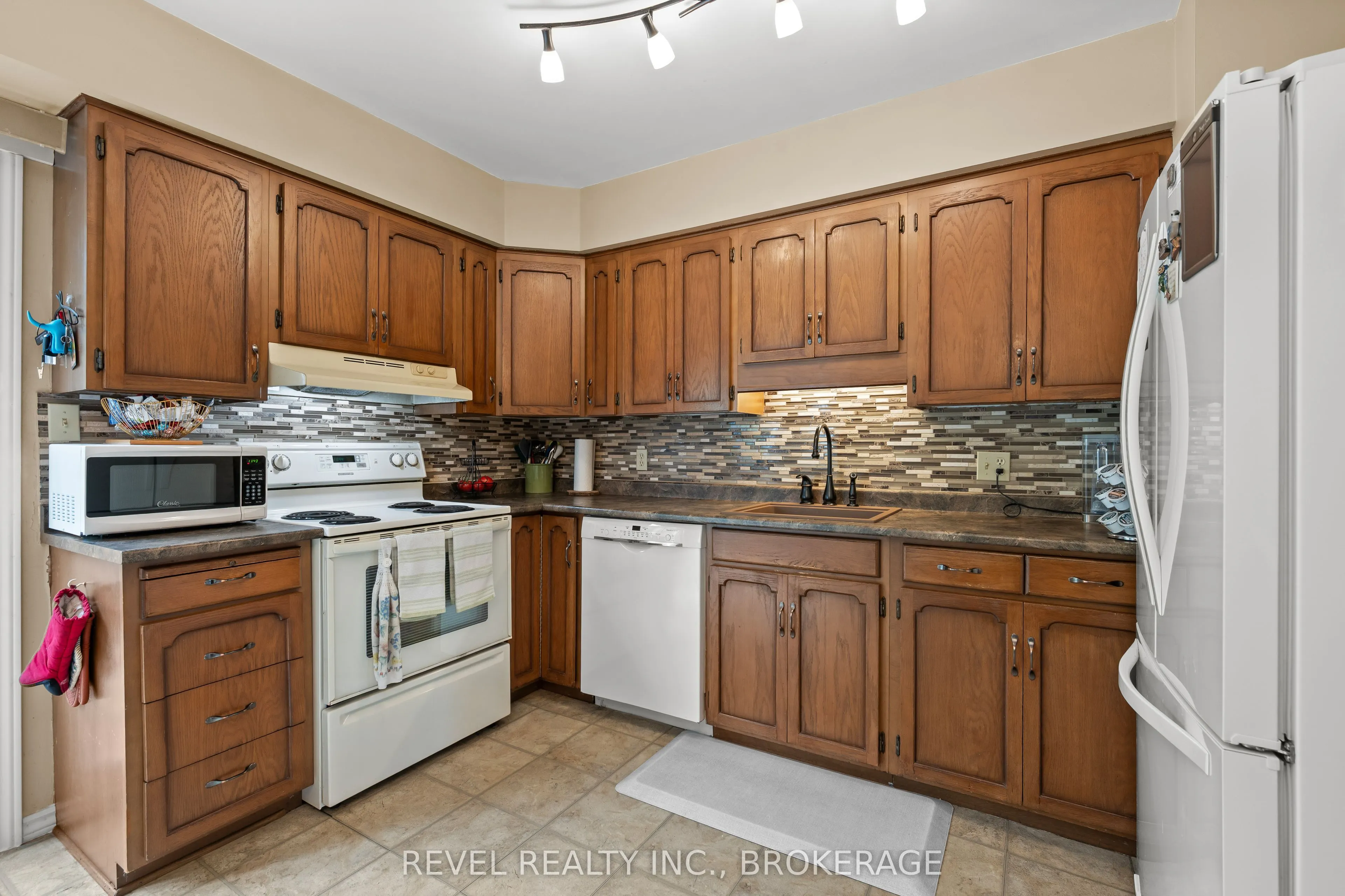 842 Lancaster Drive