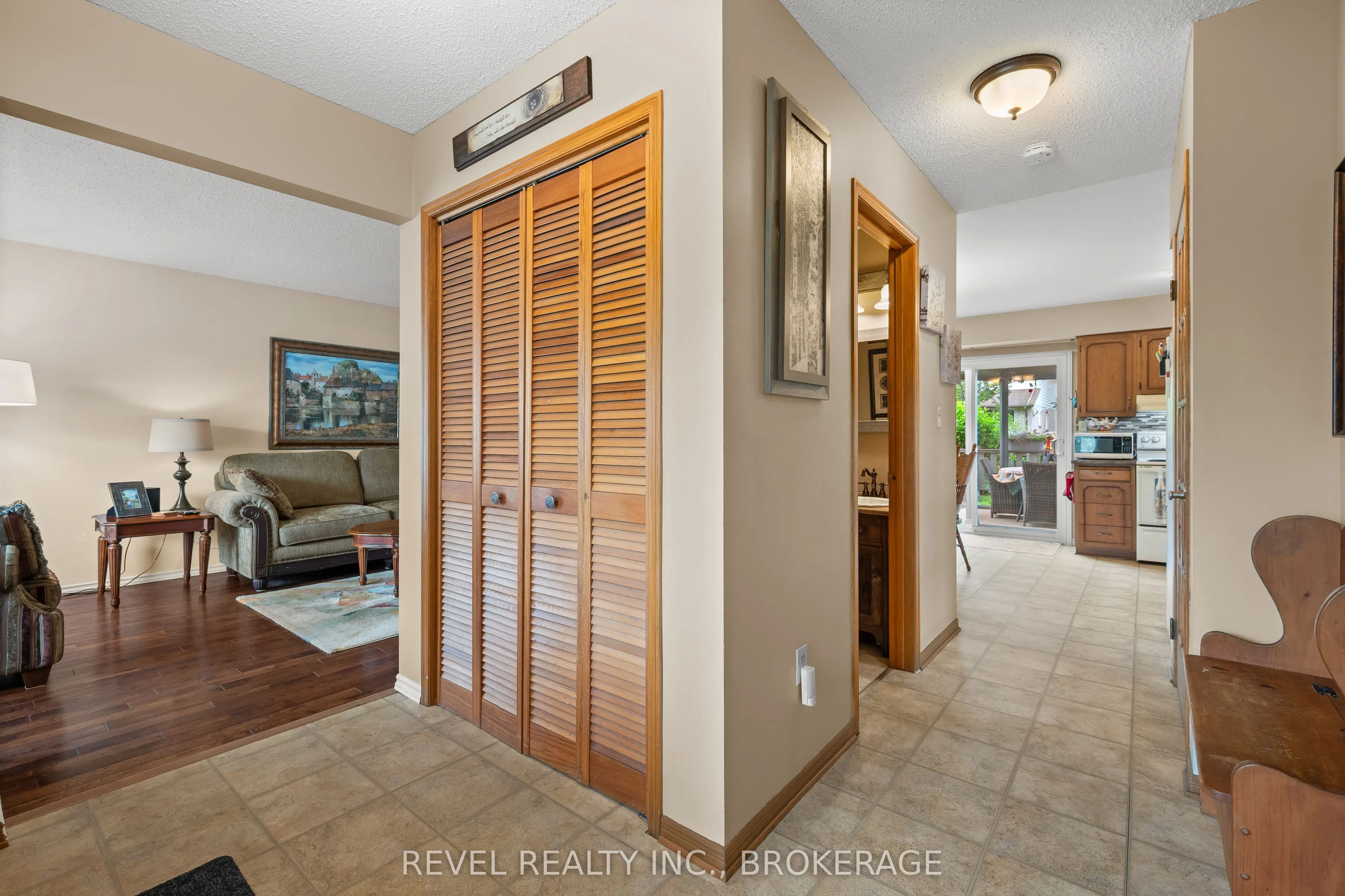 842 Lancaster Drive
