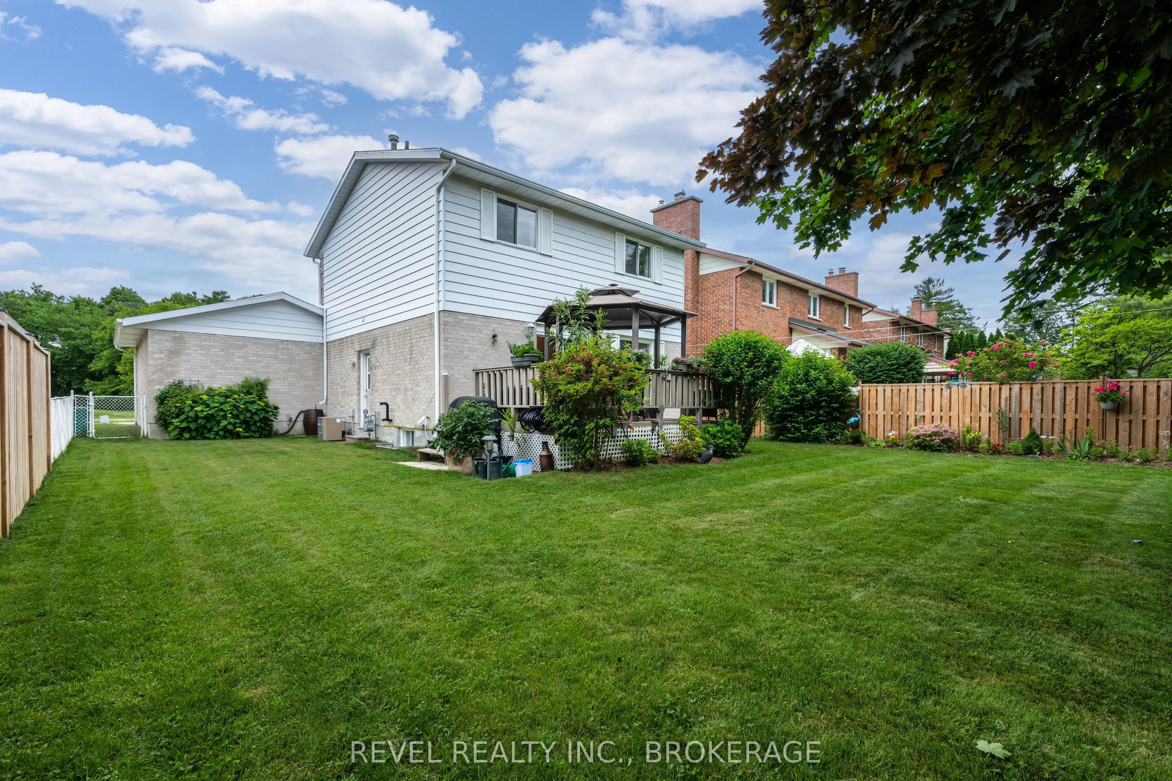 842 Lancaster Drive