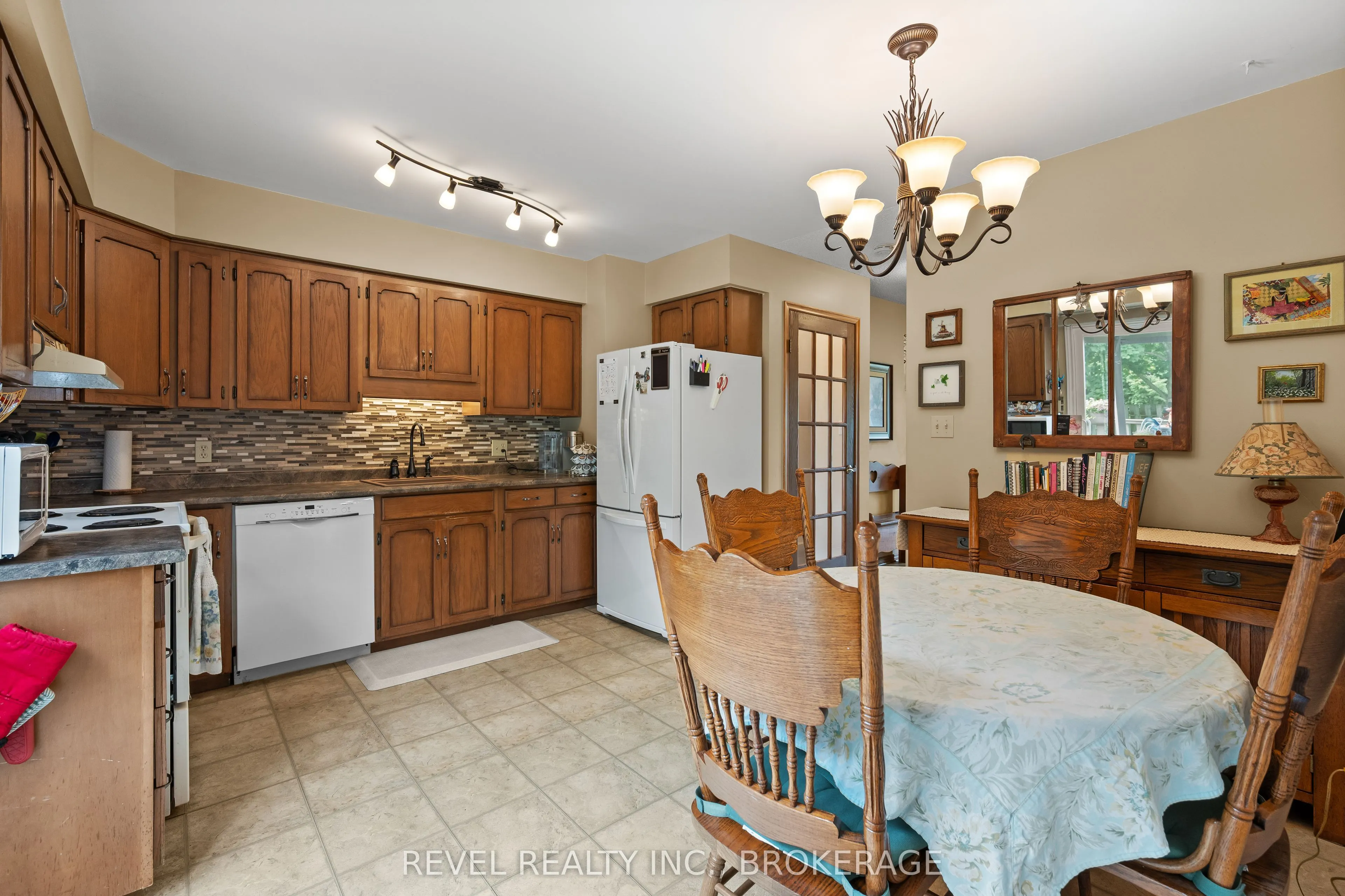842 Lancaster Drive