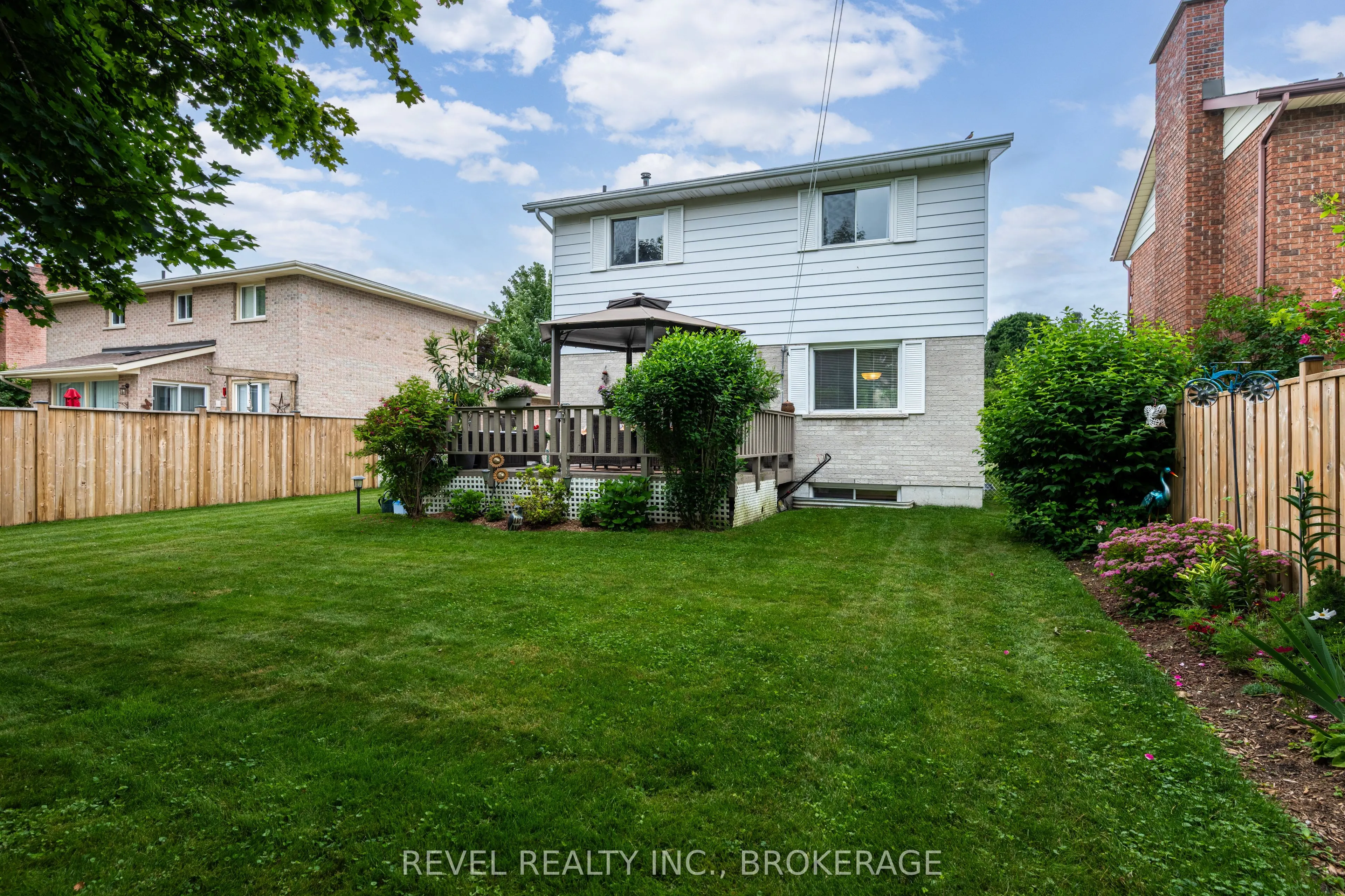 842 Lancaster Drive