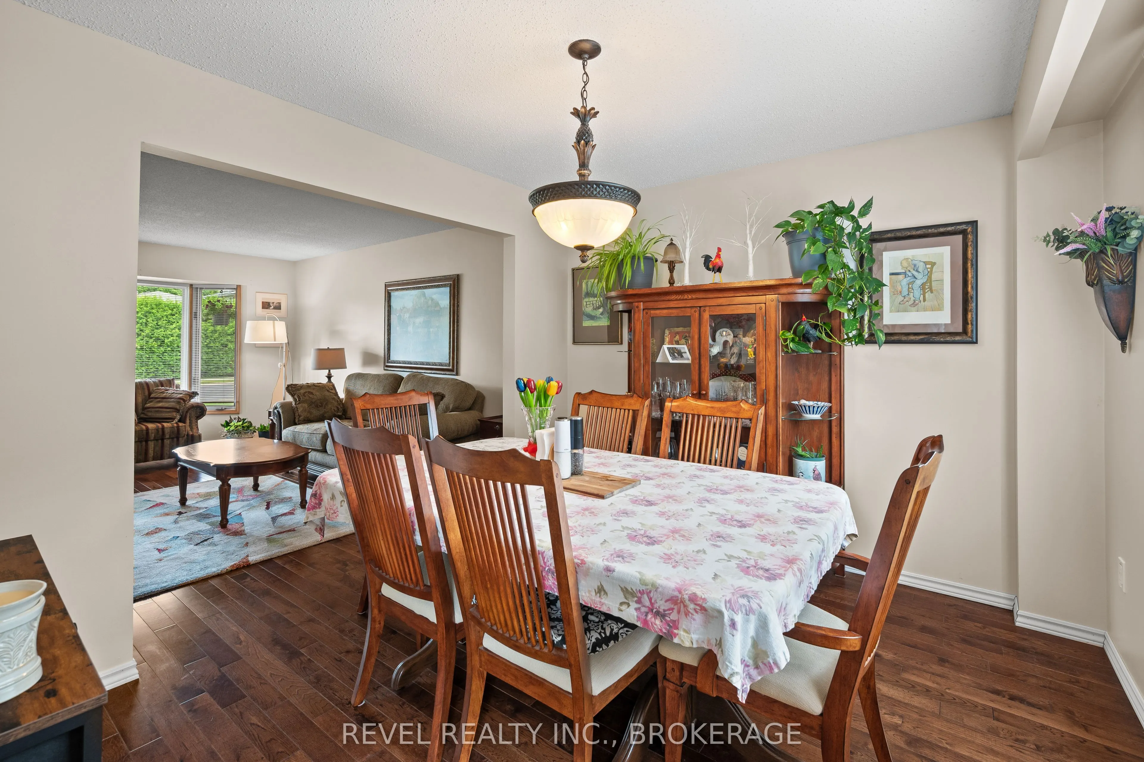 842 Lancaster Drive
