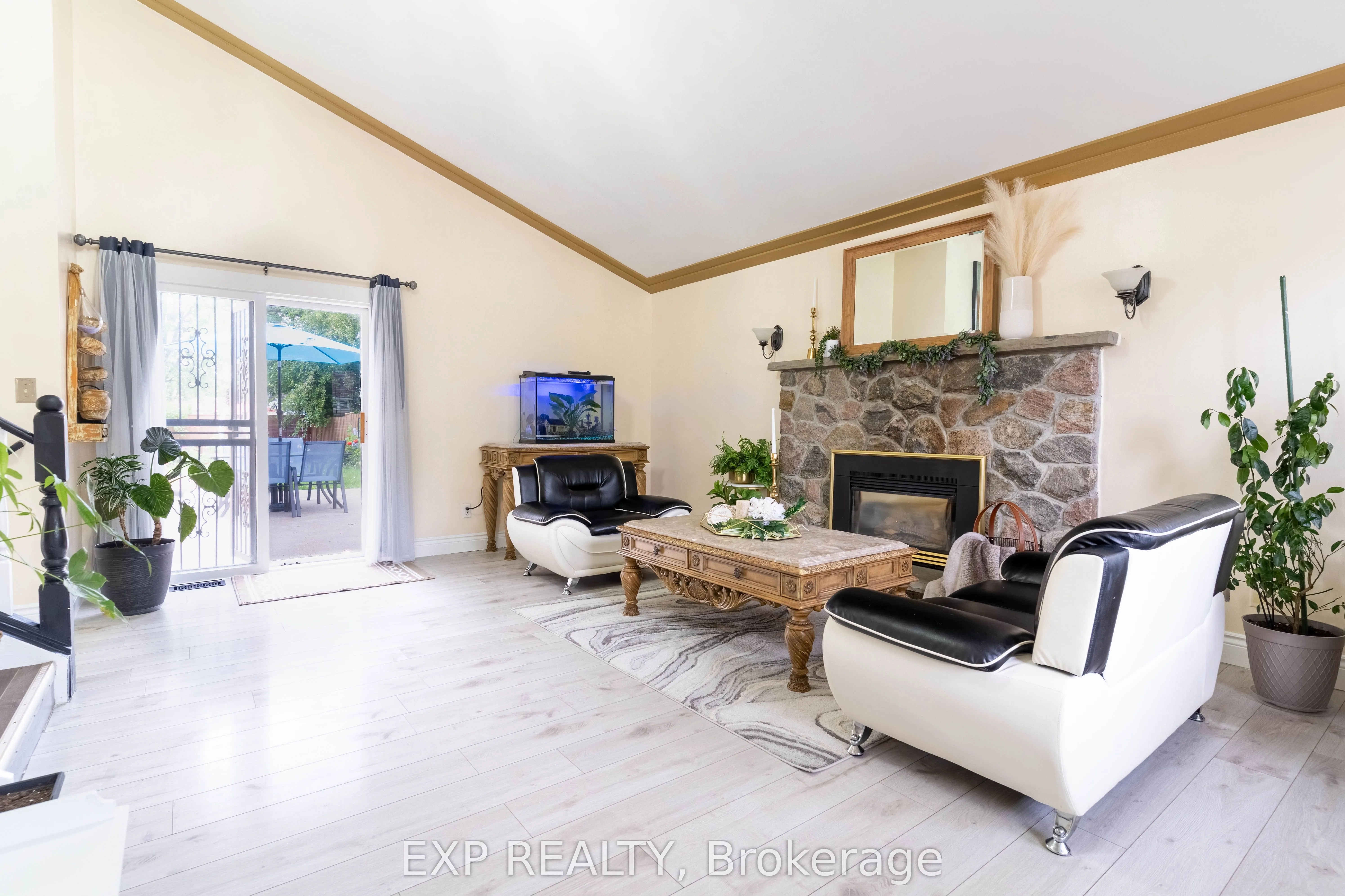 2415 Cabana Road W