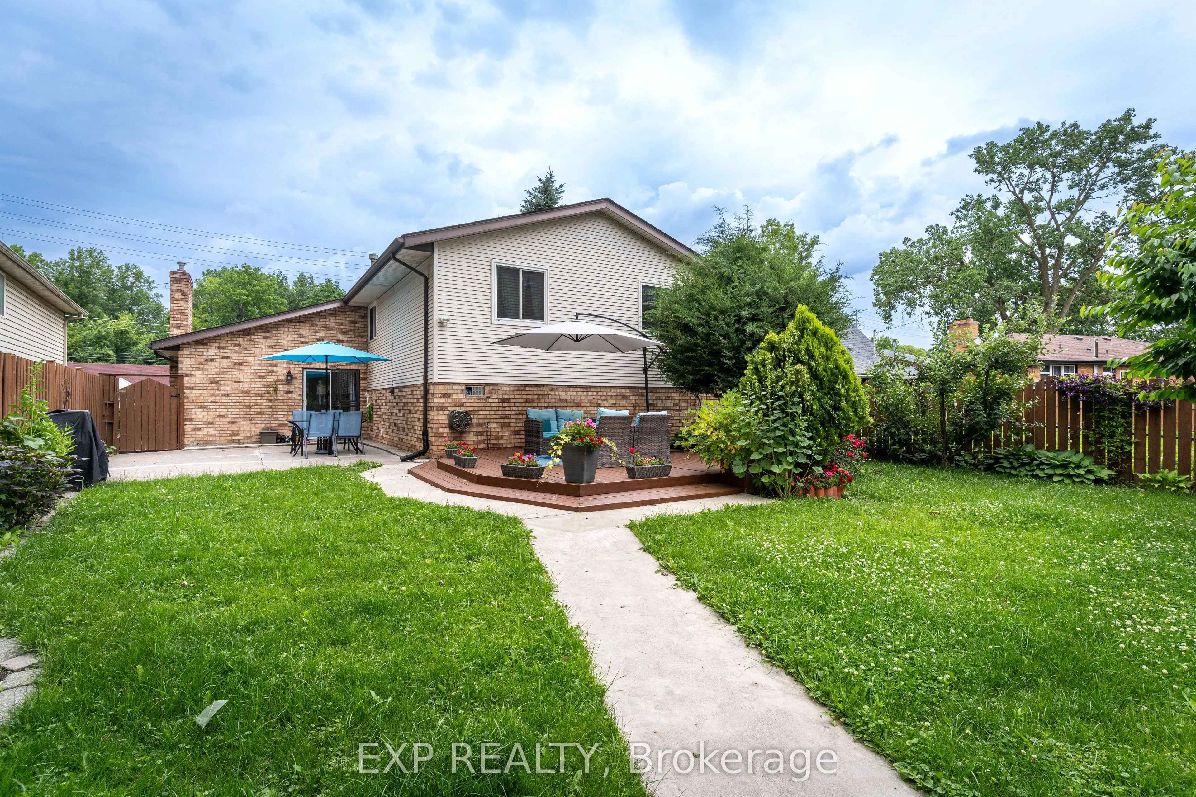 2415 Cabana Road W