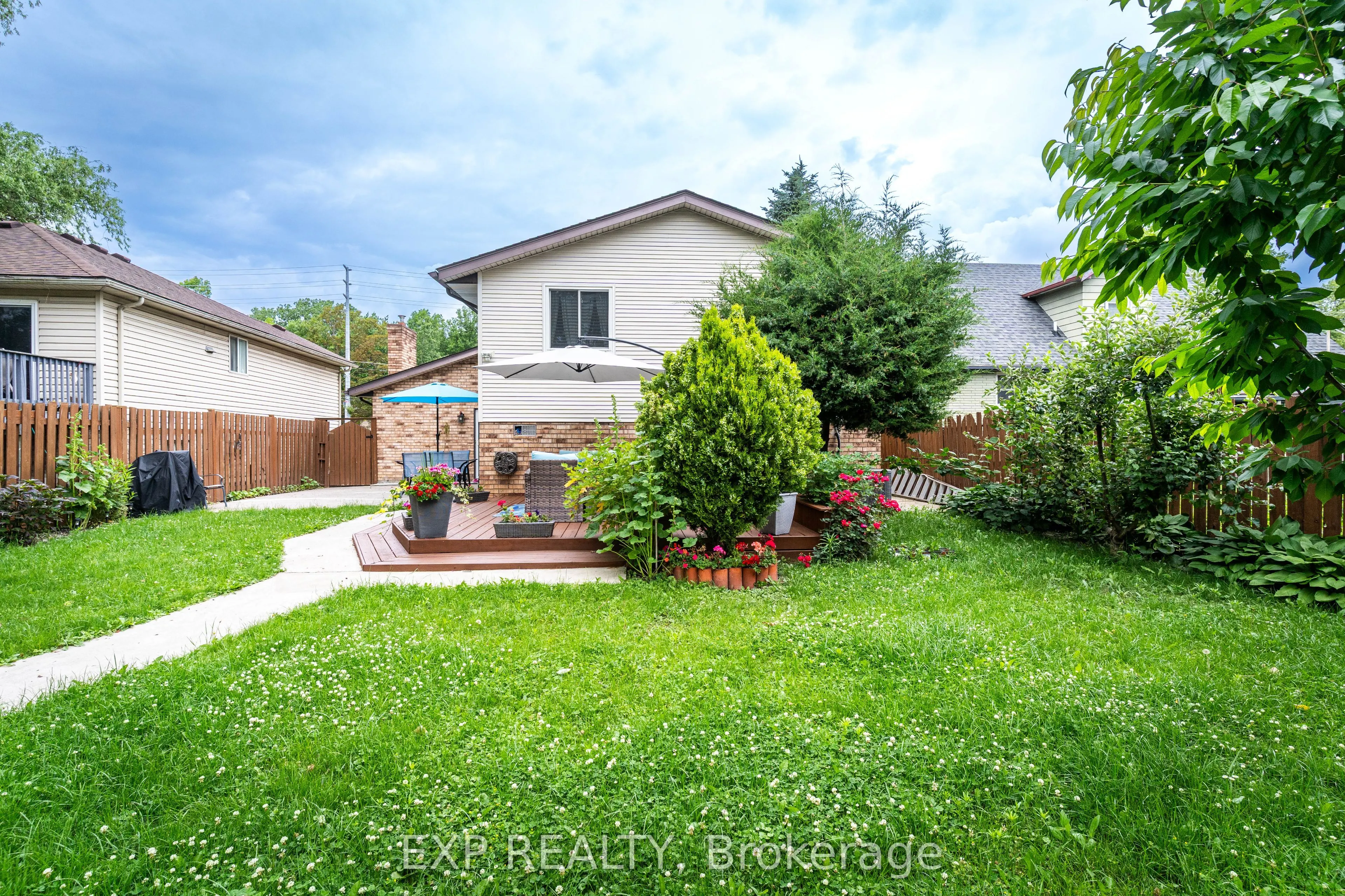 2415 Cabana Road W