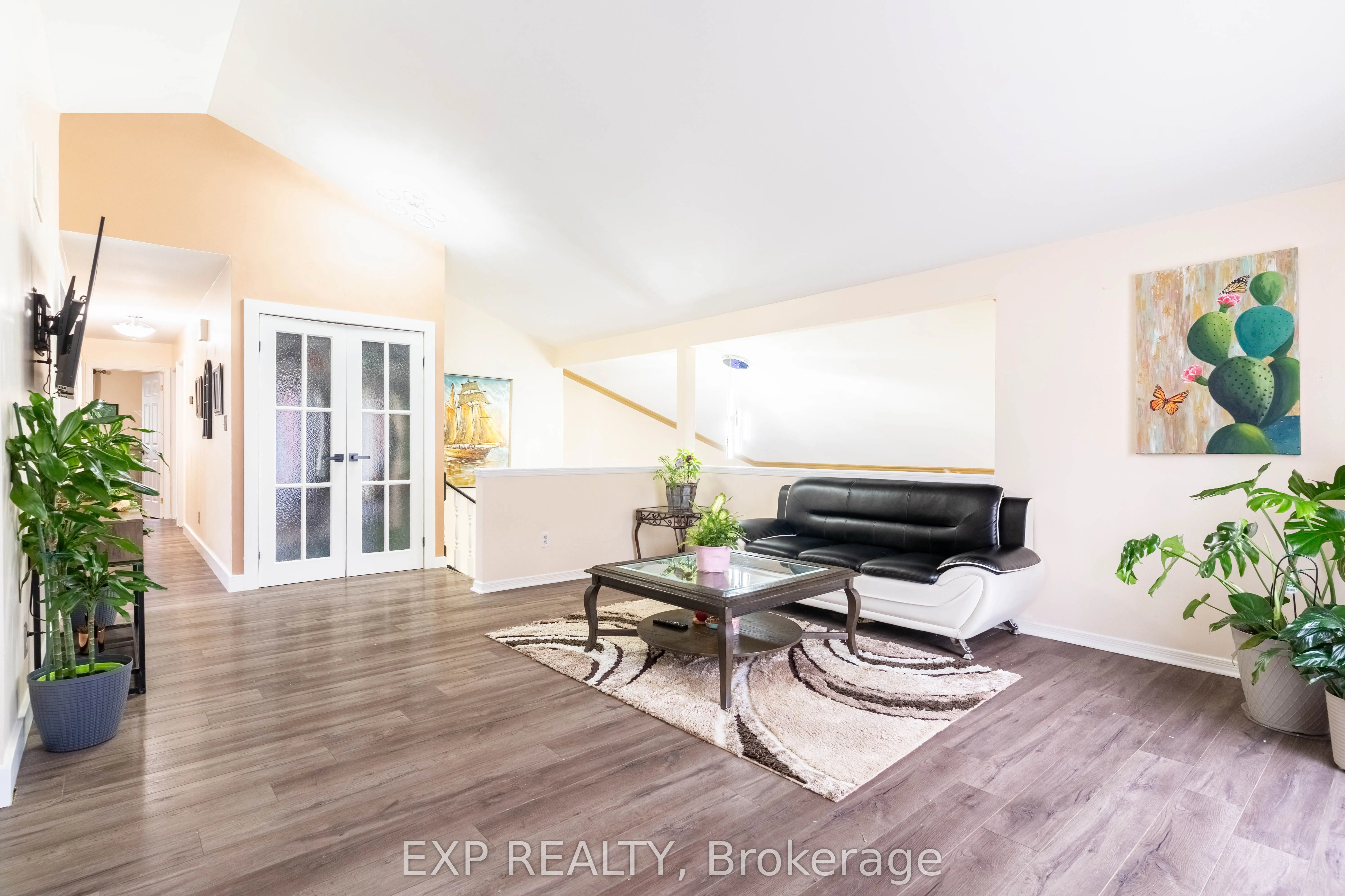 2415 Cabana Road W