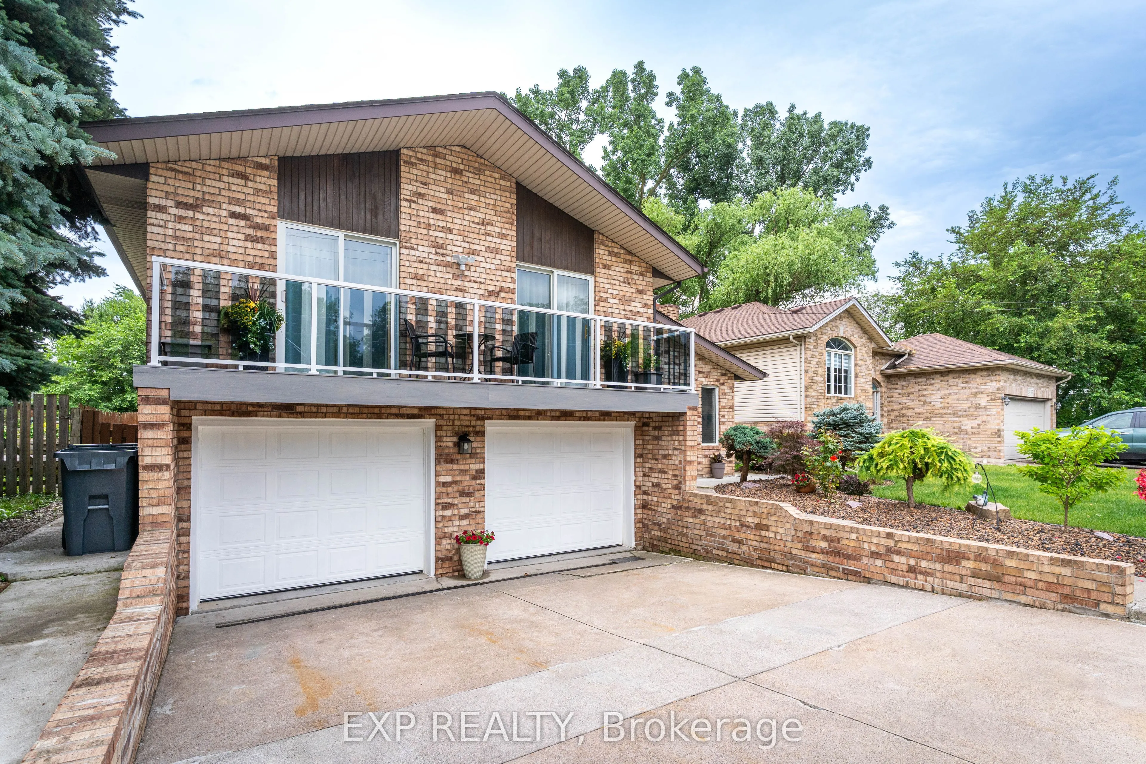 2415 Cabana Road W