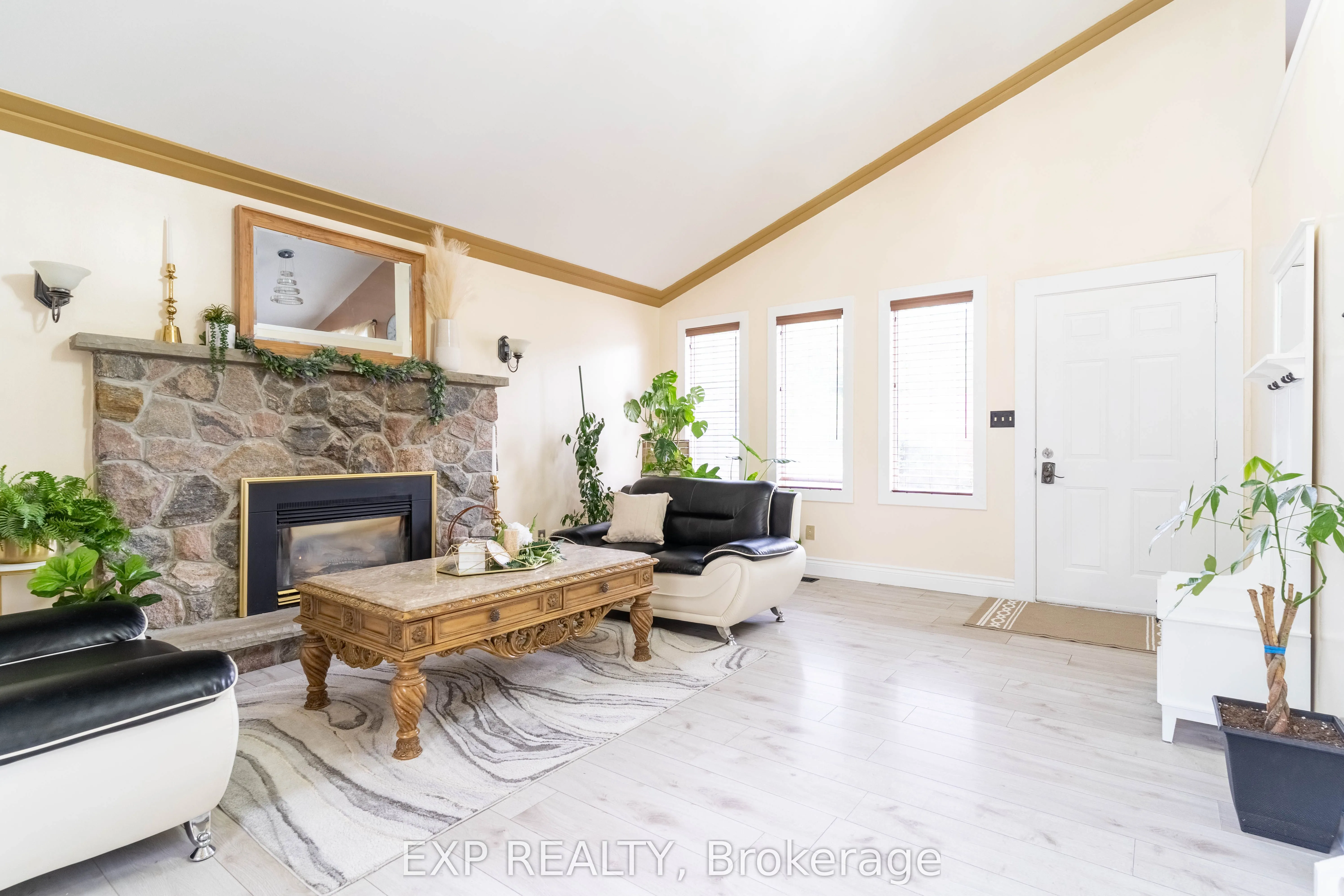 2415 Cabana Road W