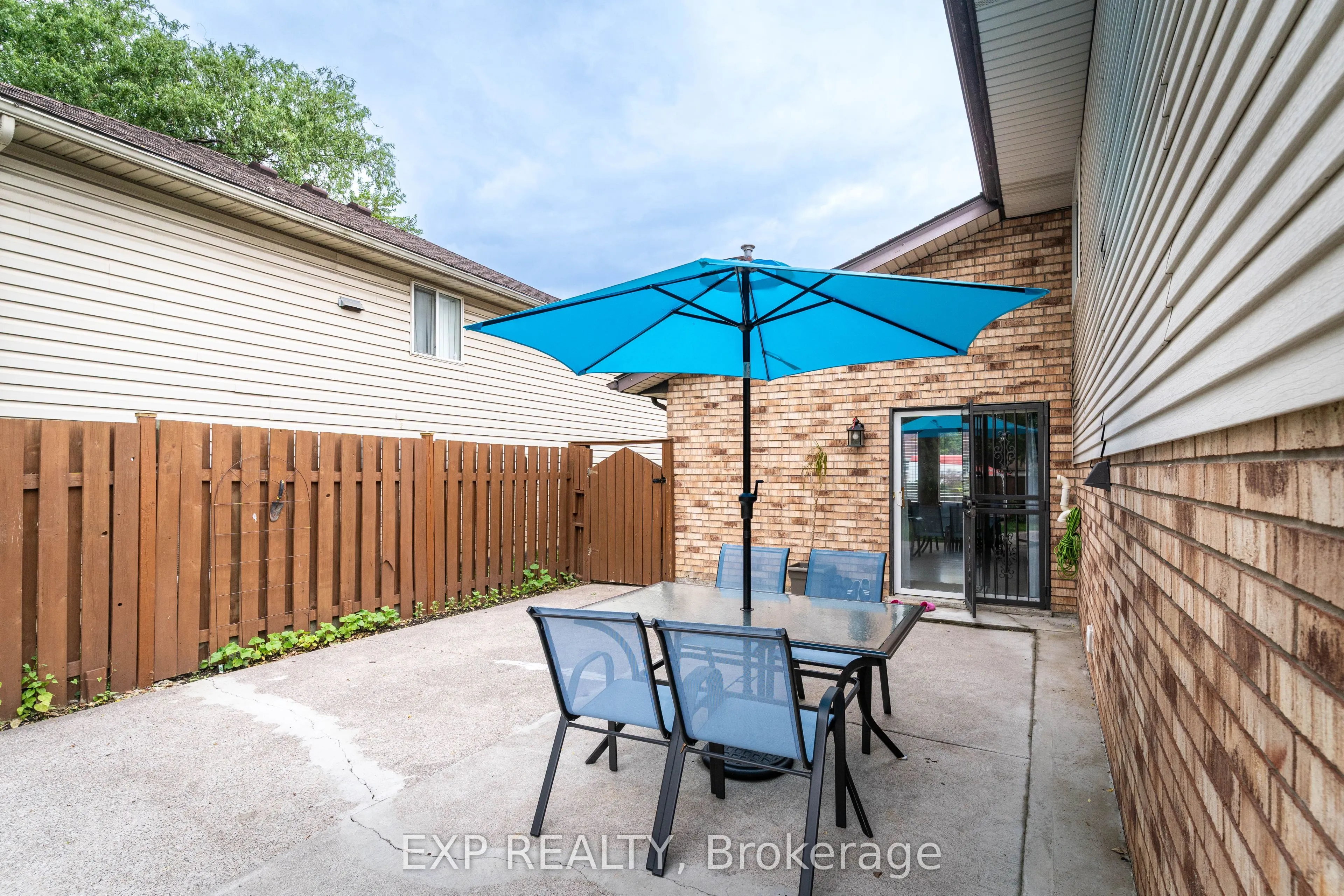 2415 Cabana Road W