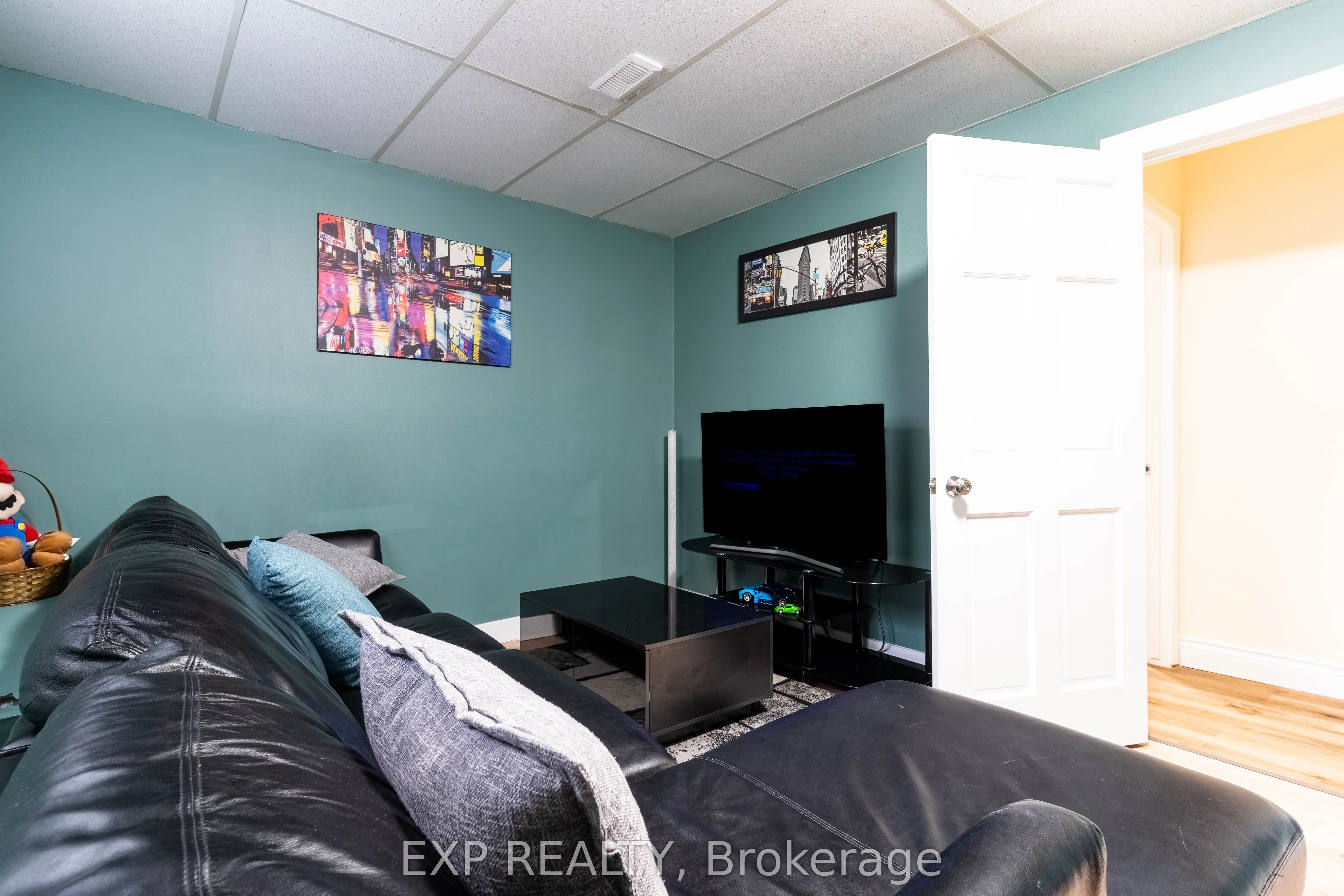 2415 Cabana Road W