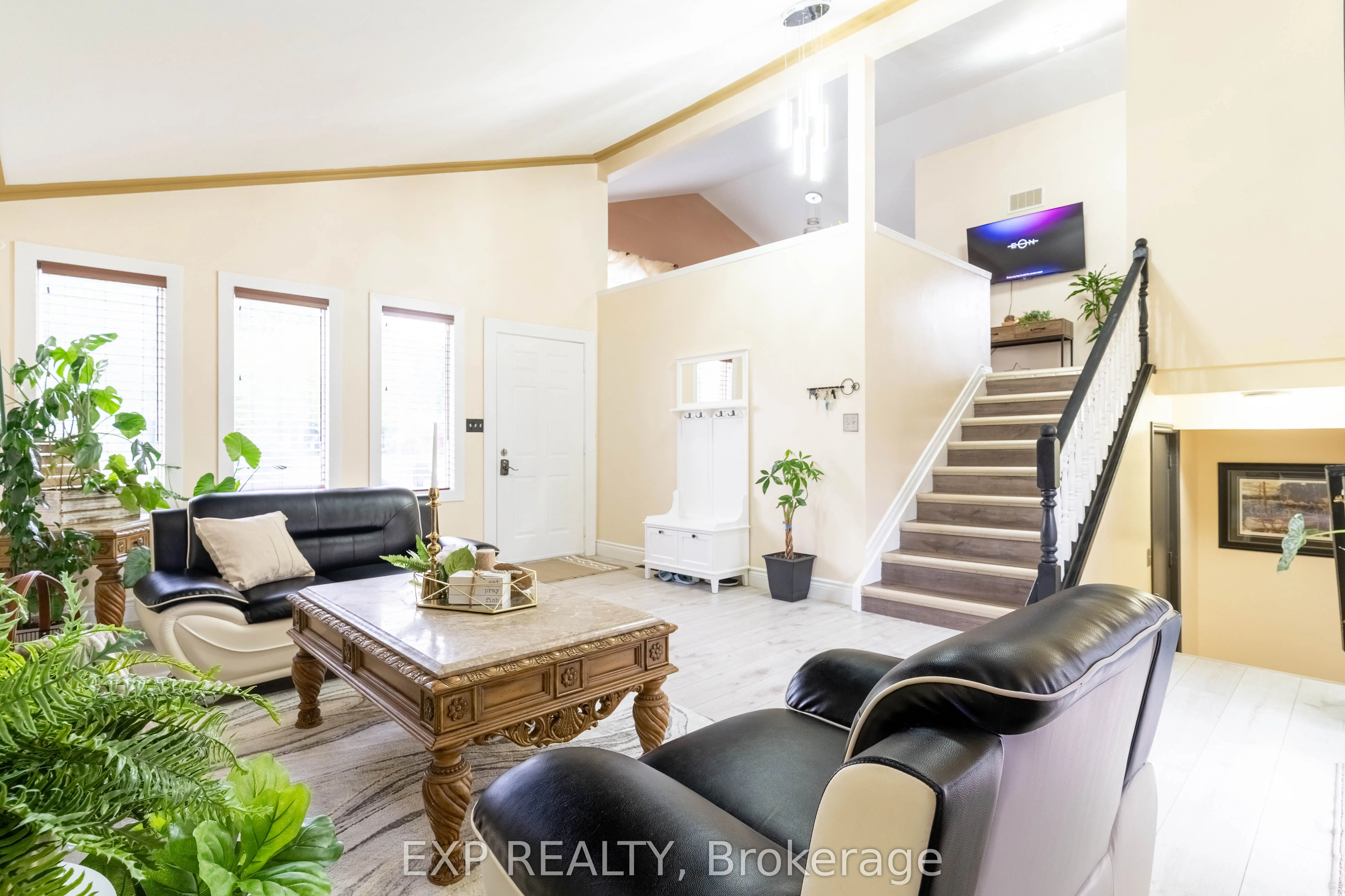 2415 Cabana Road W