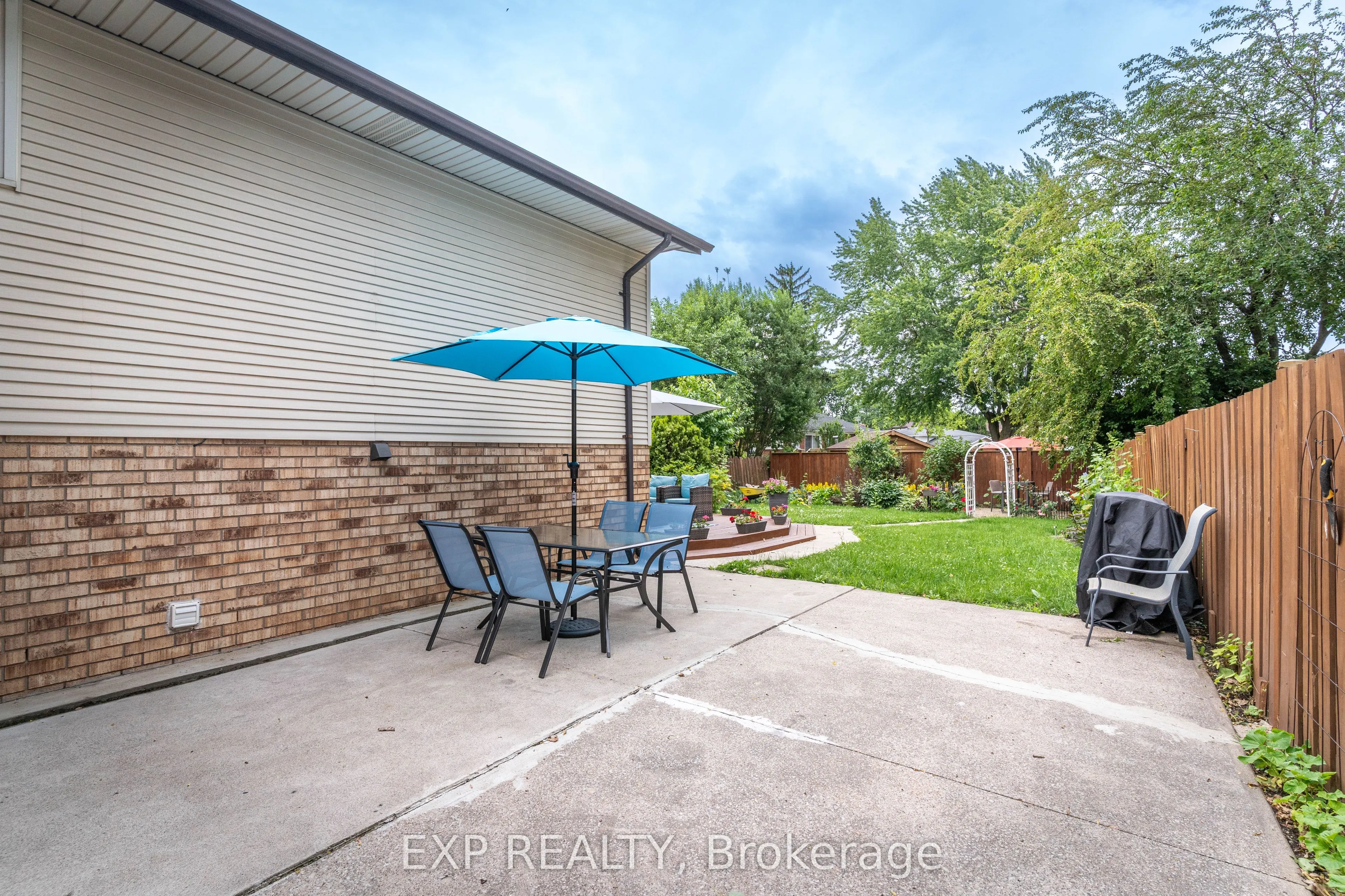 2415 Cabana Road W