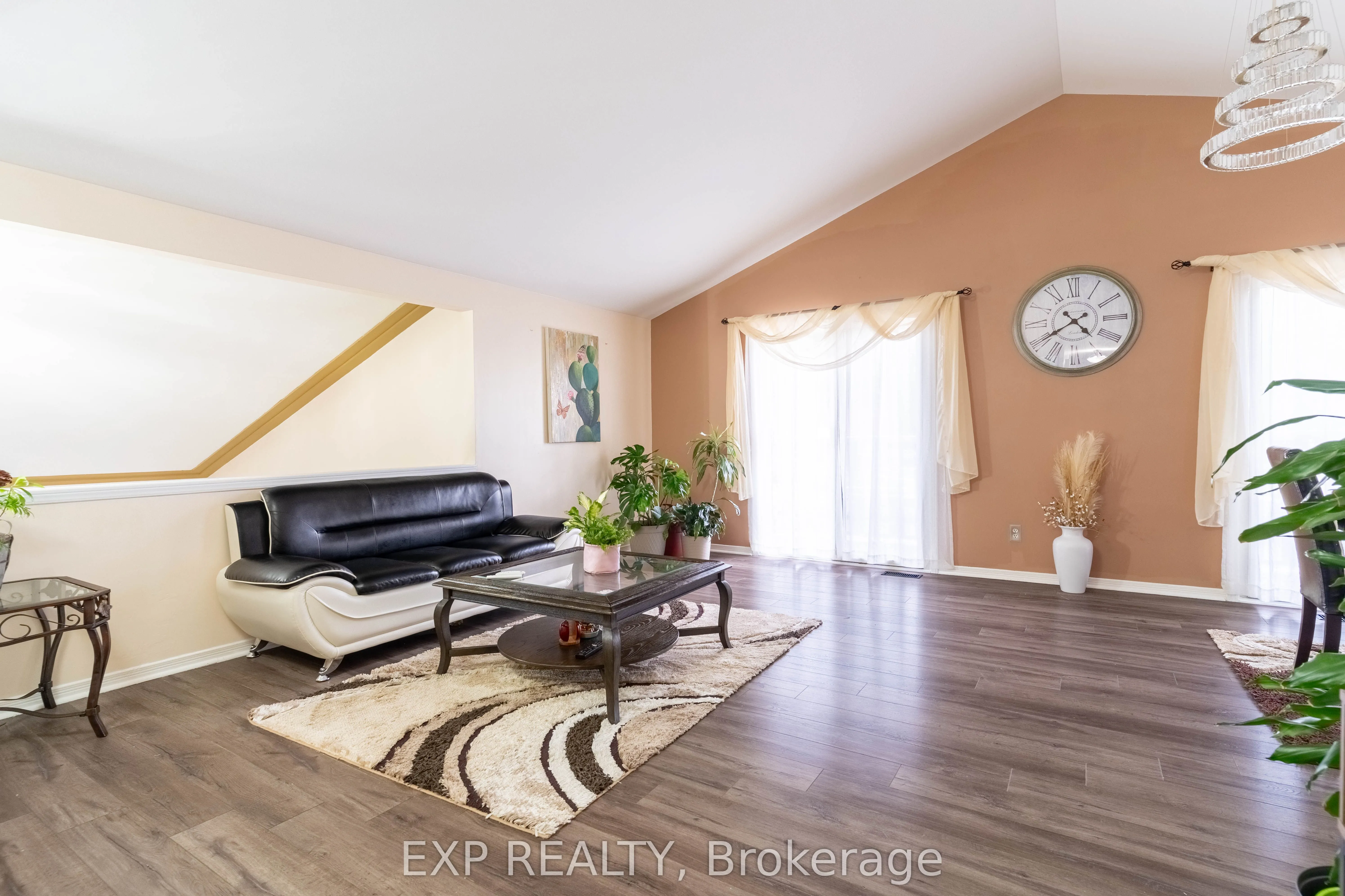 2415 Cabana Road W
