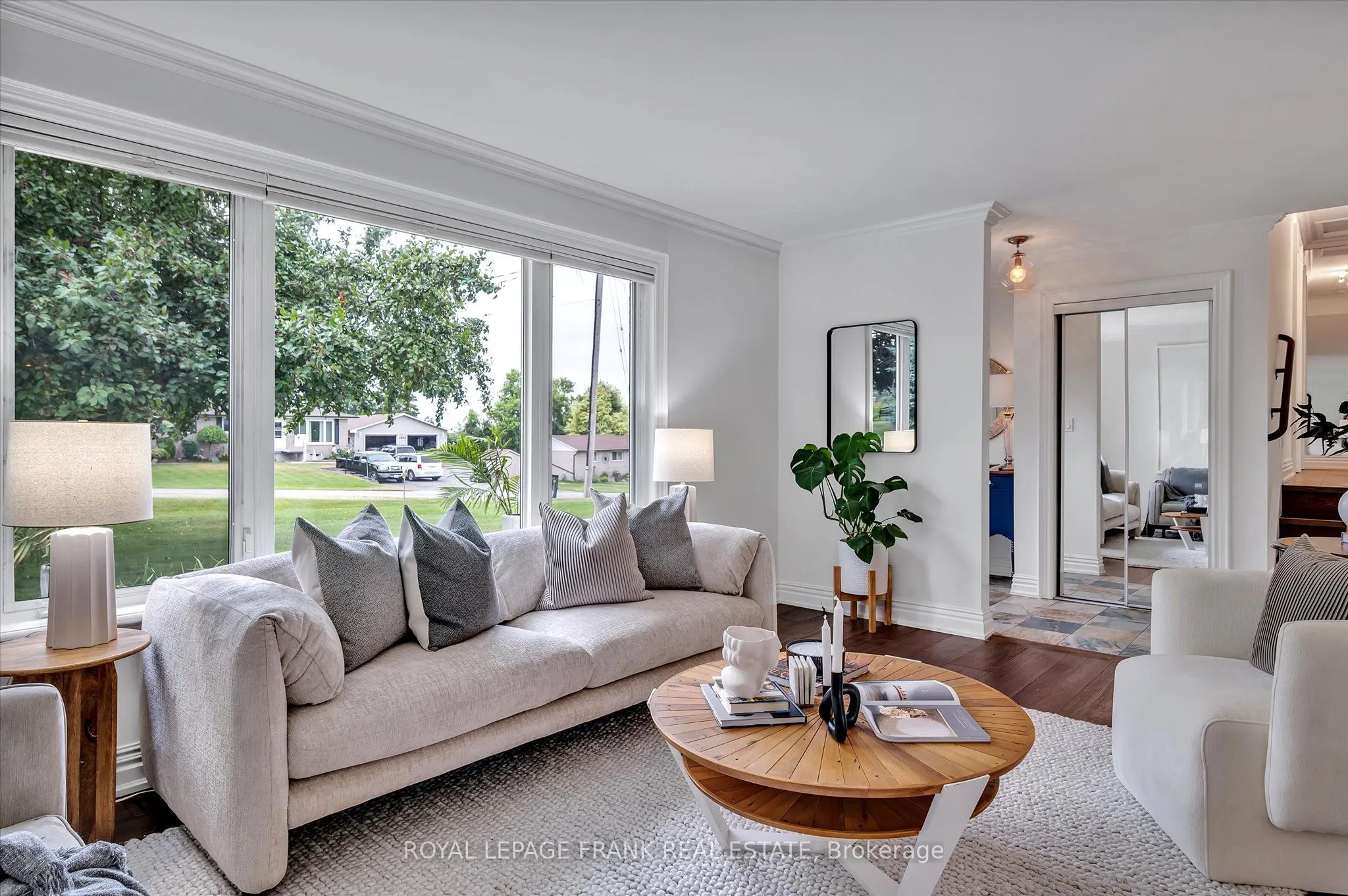 1954 Cathcart Crescent
