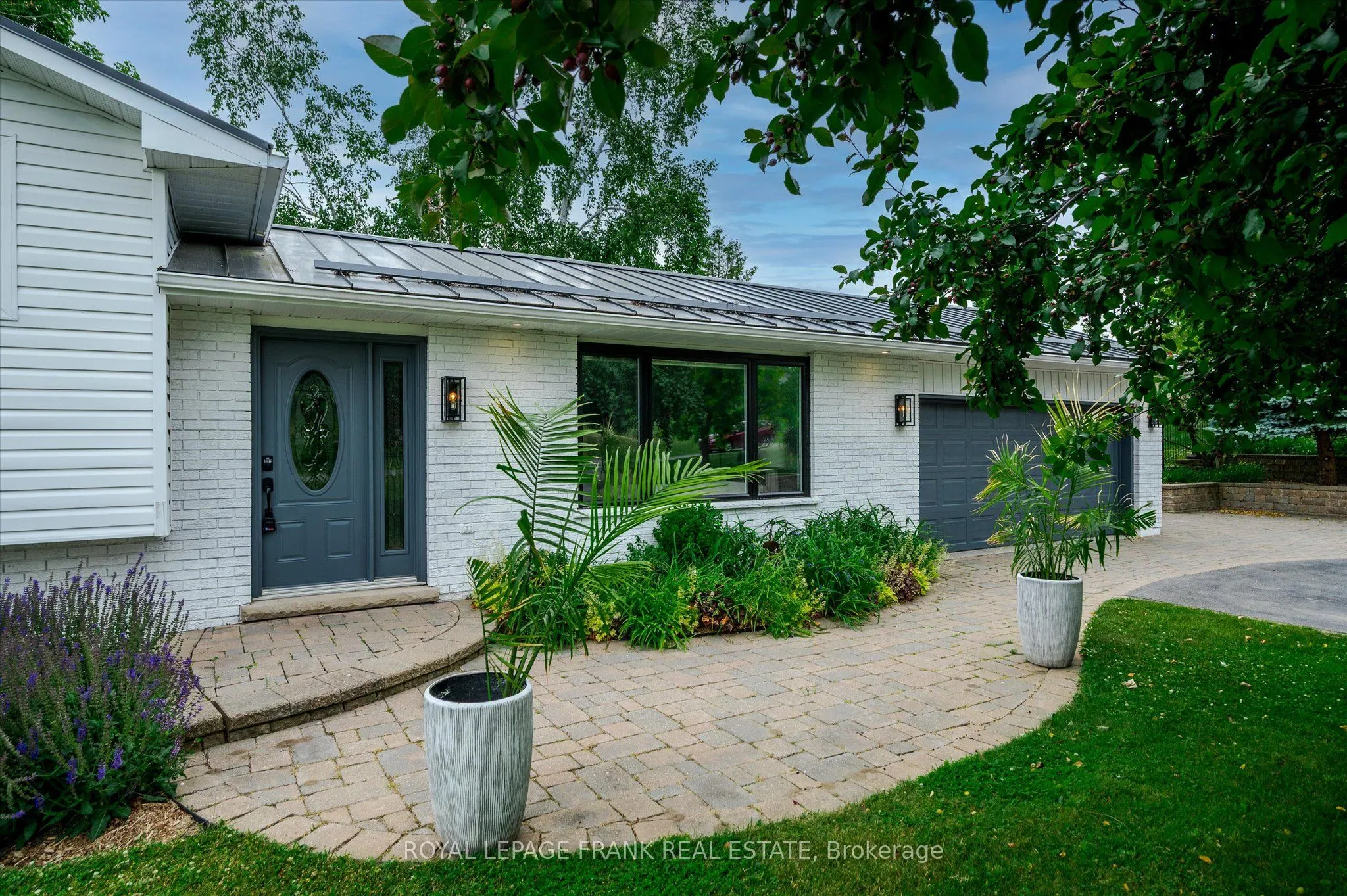 1954 Cathcart Crescent