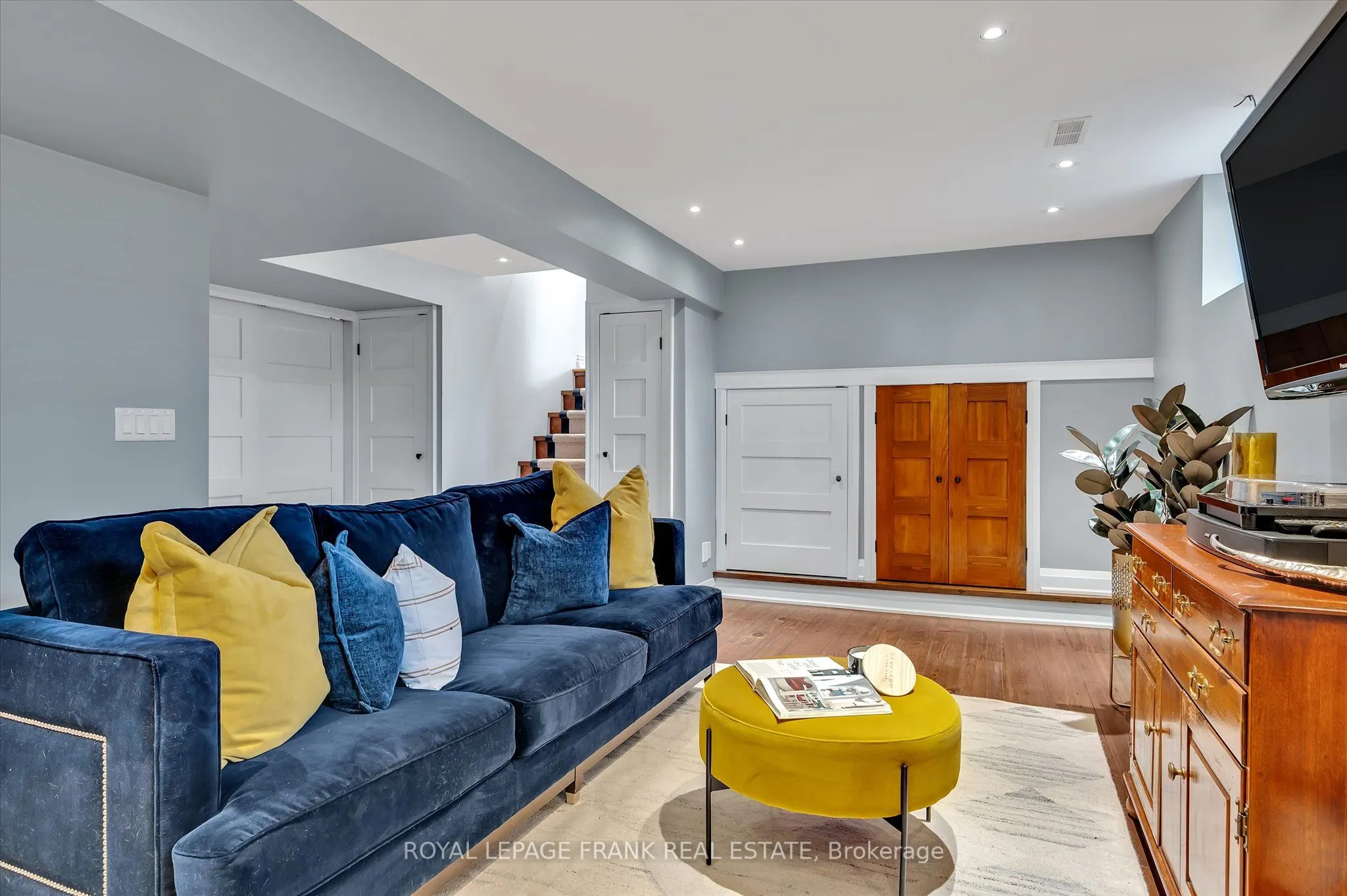 1954 Cathcart Crescent