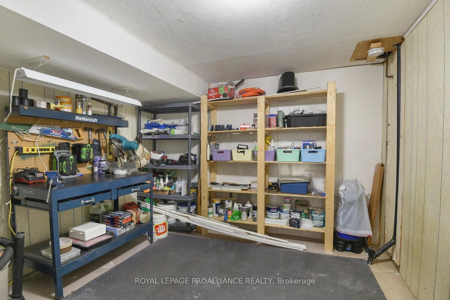 1343 Borden Crescent