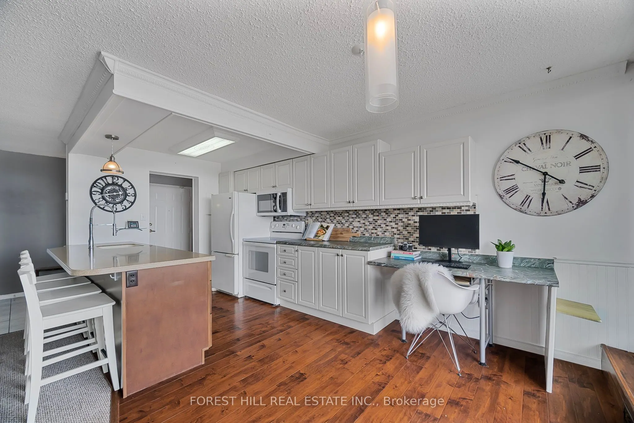 363 Colborne Street #905