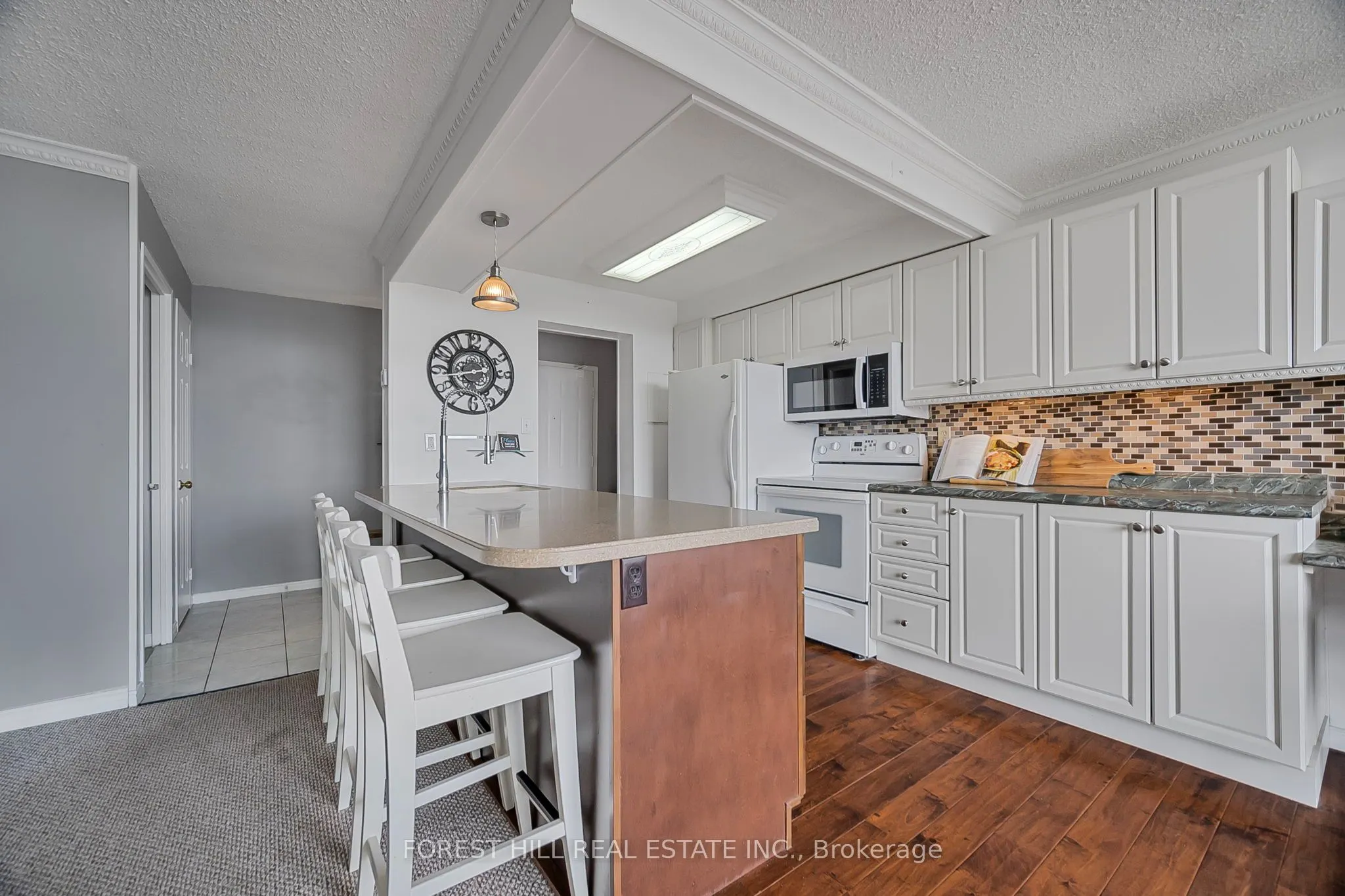 363 Colborne Street #905