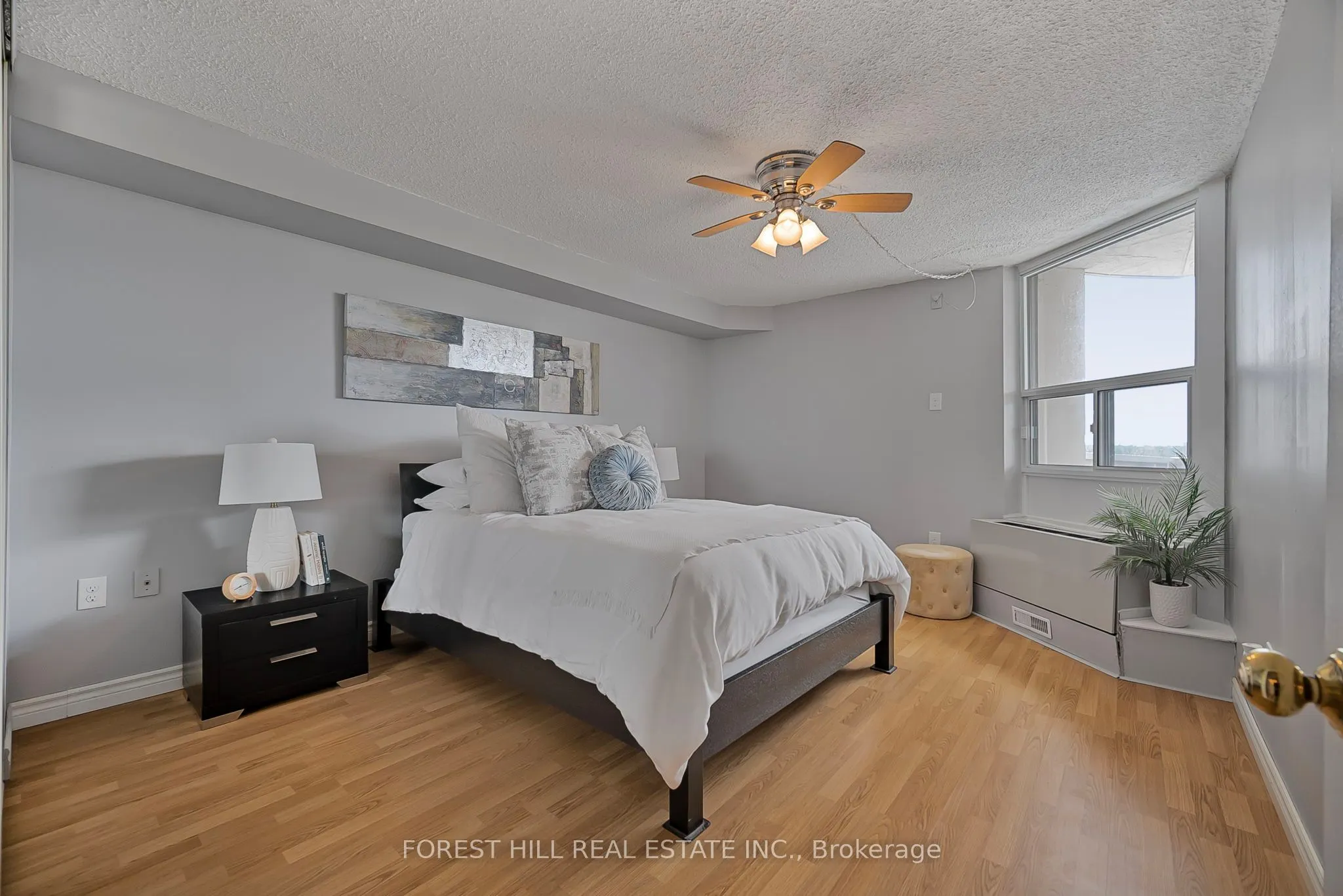 363 Colborne Street #905