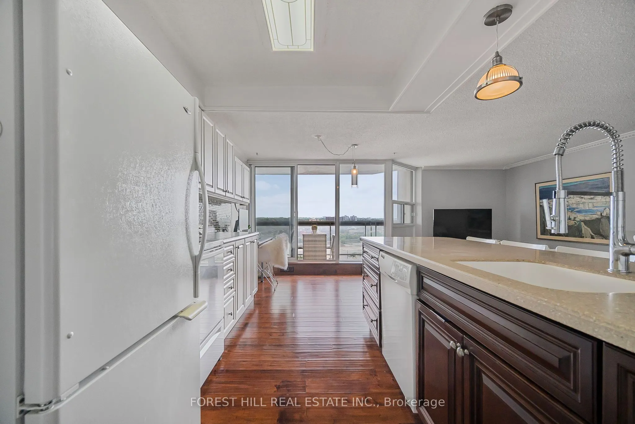 363 Colborne Street #905