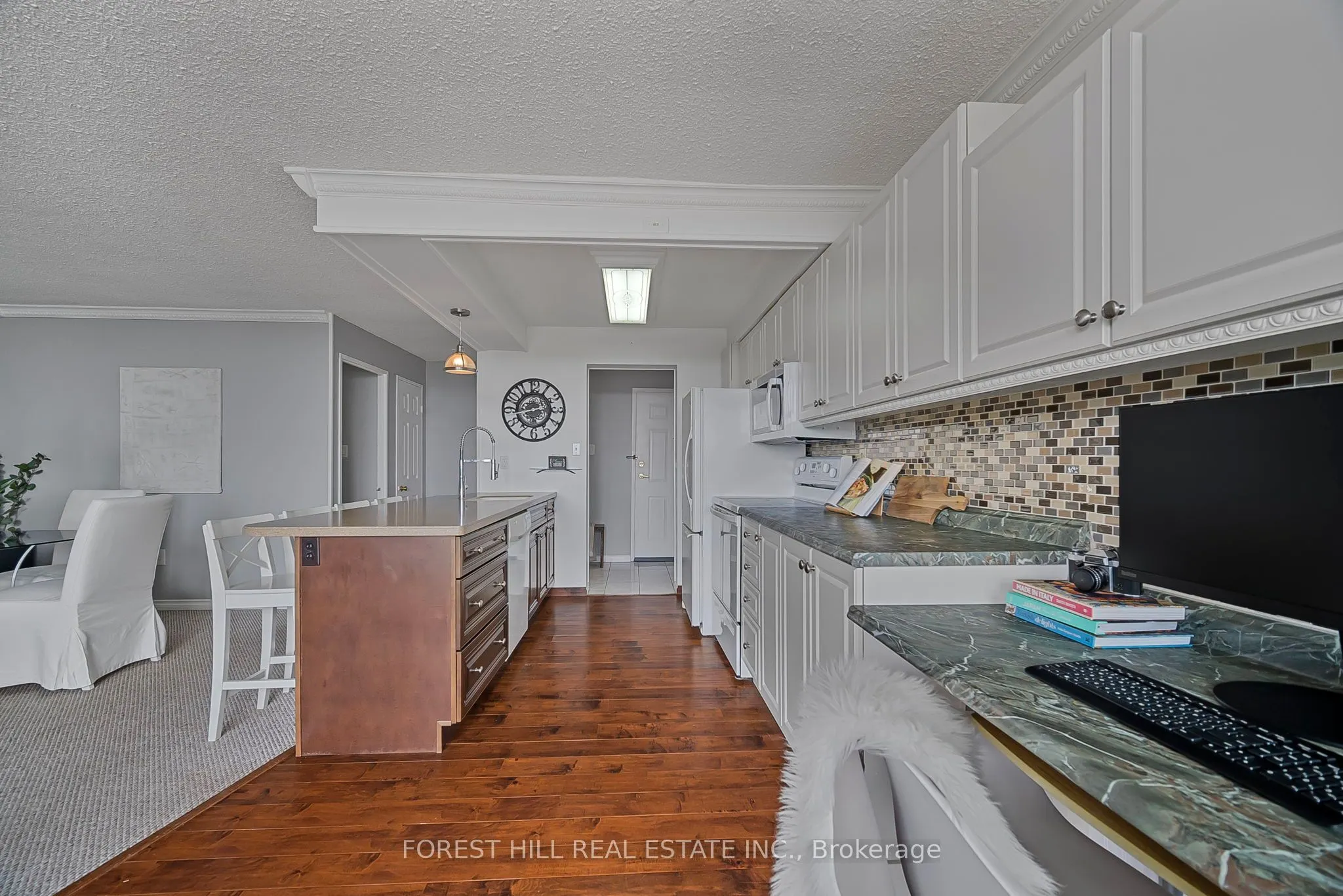 363 Colborne Street #905