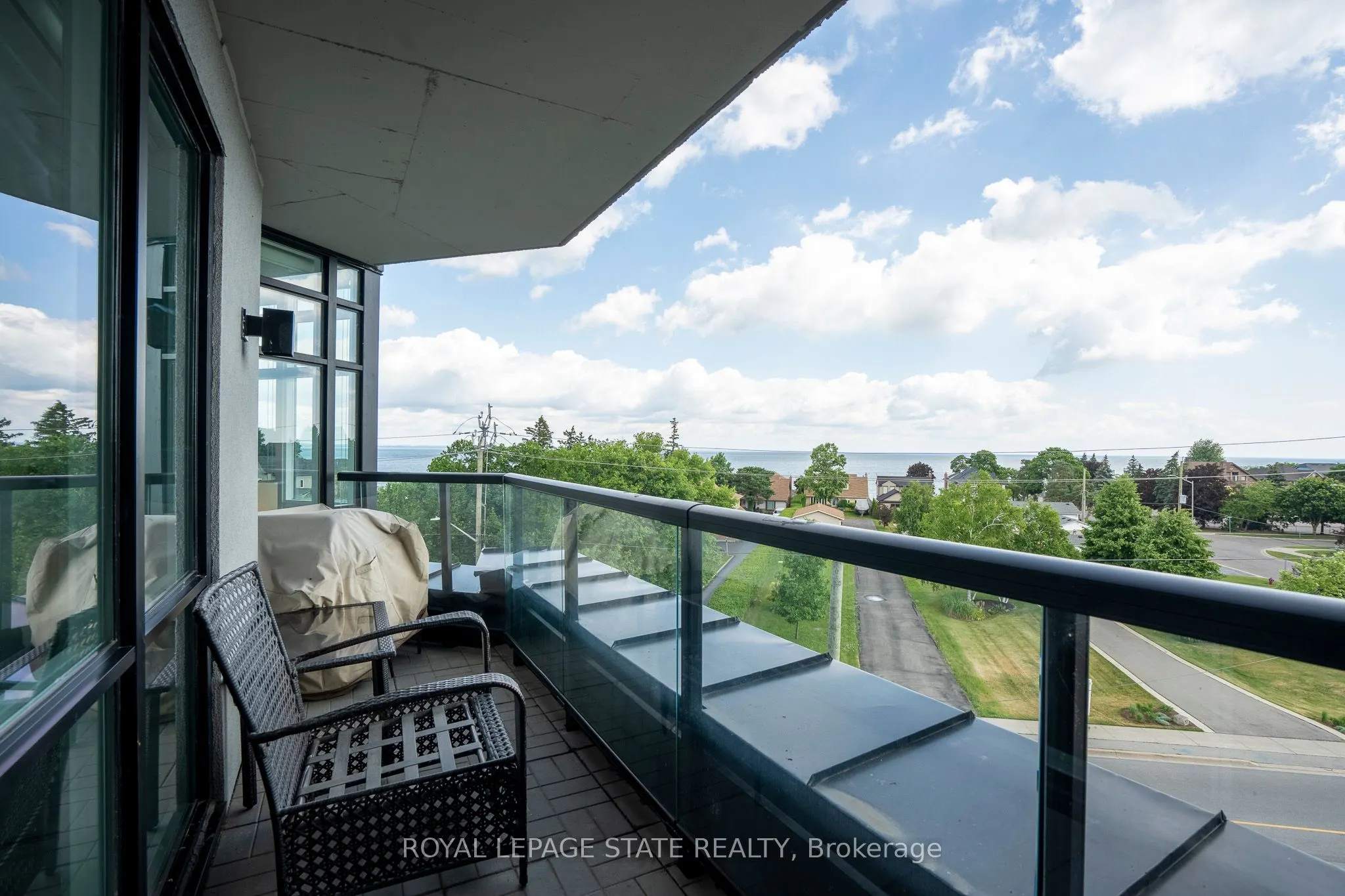 600 North Service Road, #418