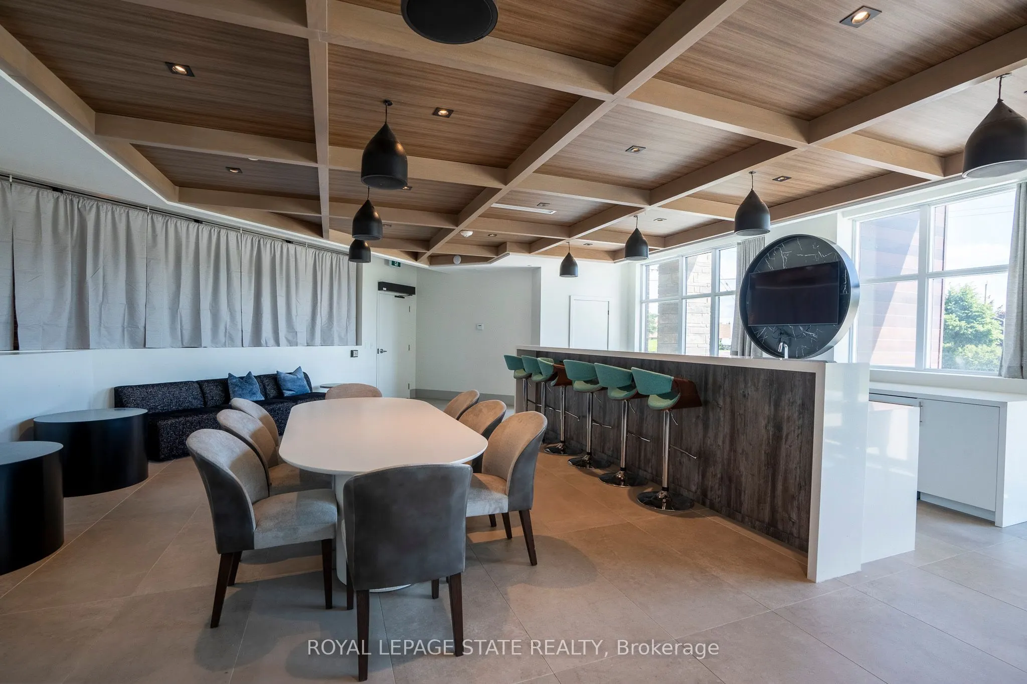 600 North Service Road, #418