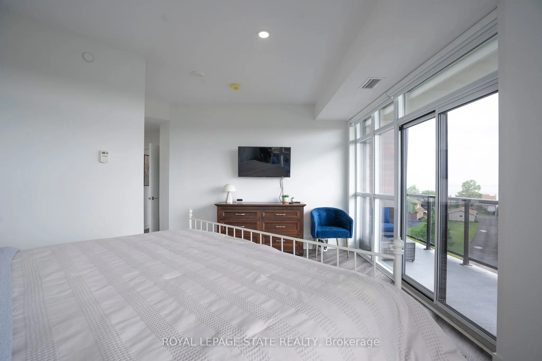 600 North Service Road, #418