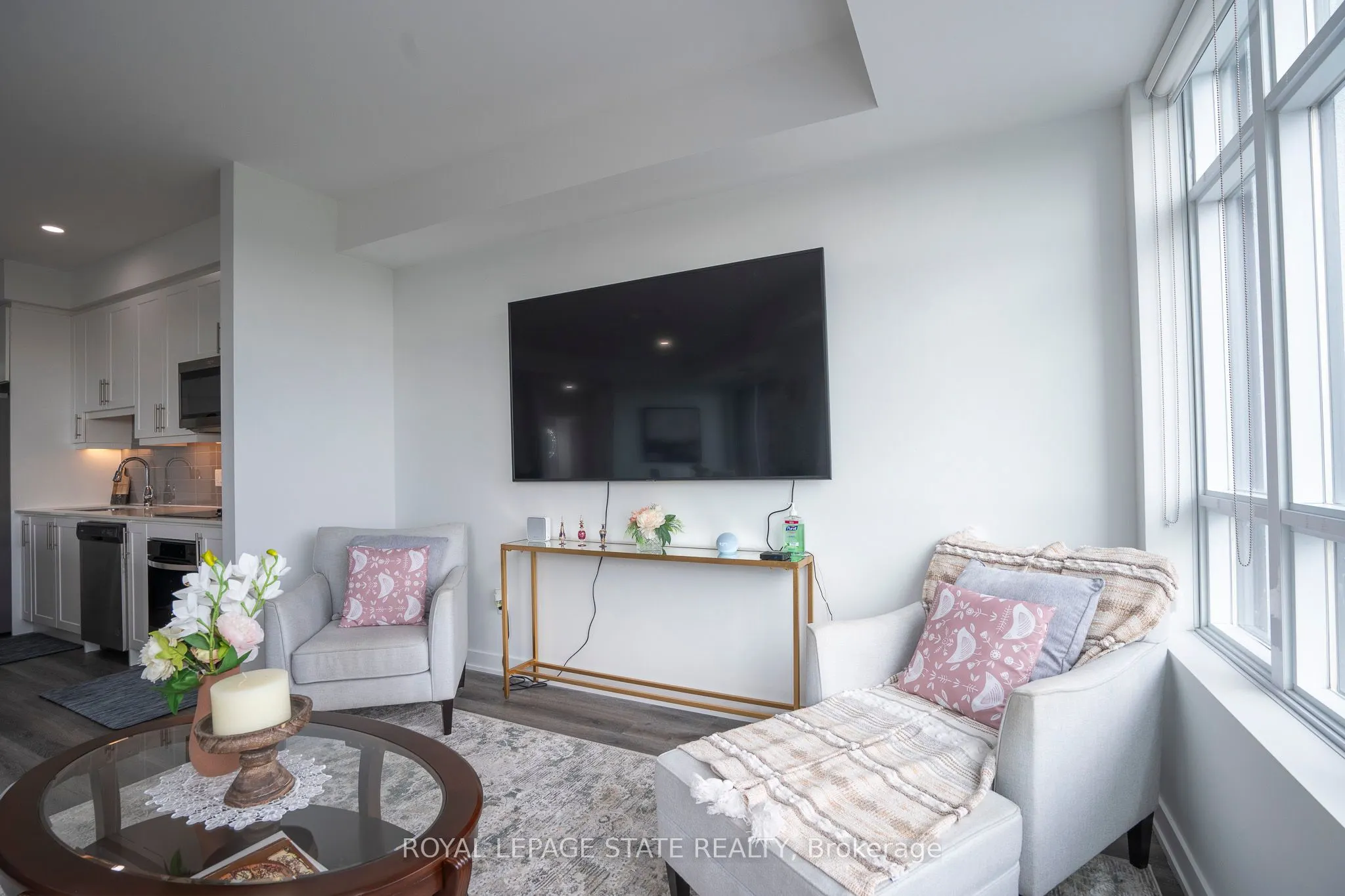 600 North Service Road, #418